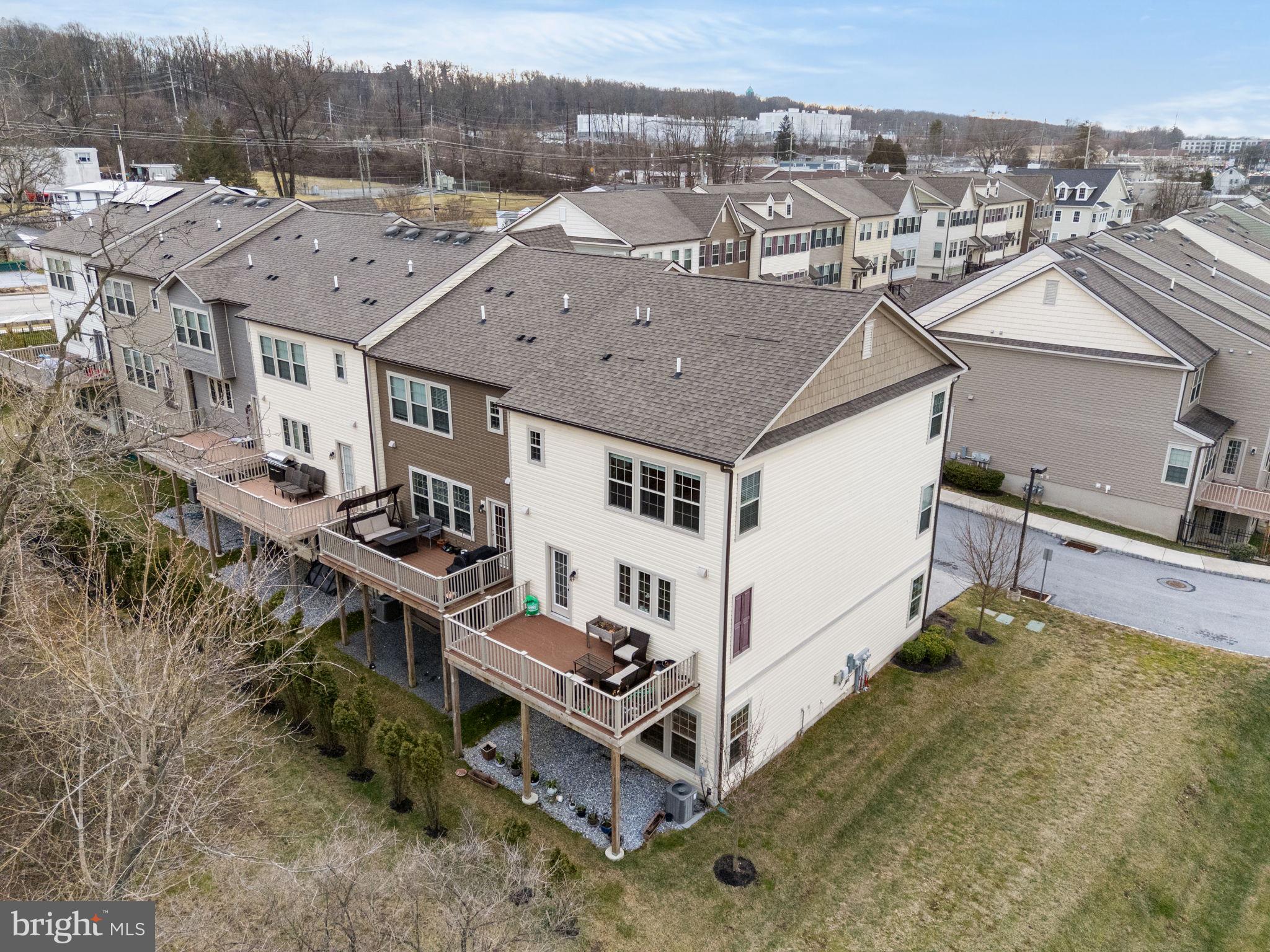 LINDEN HALL - Residential