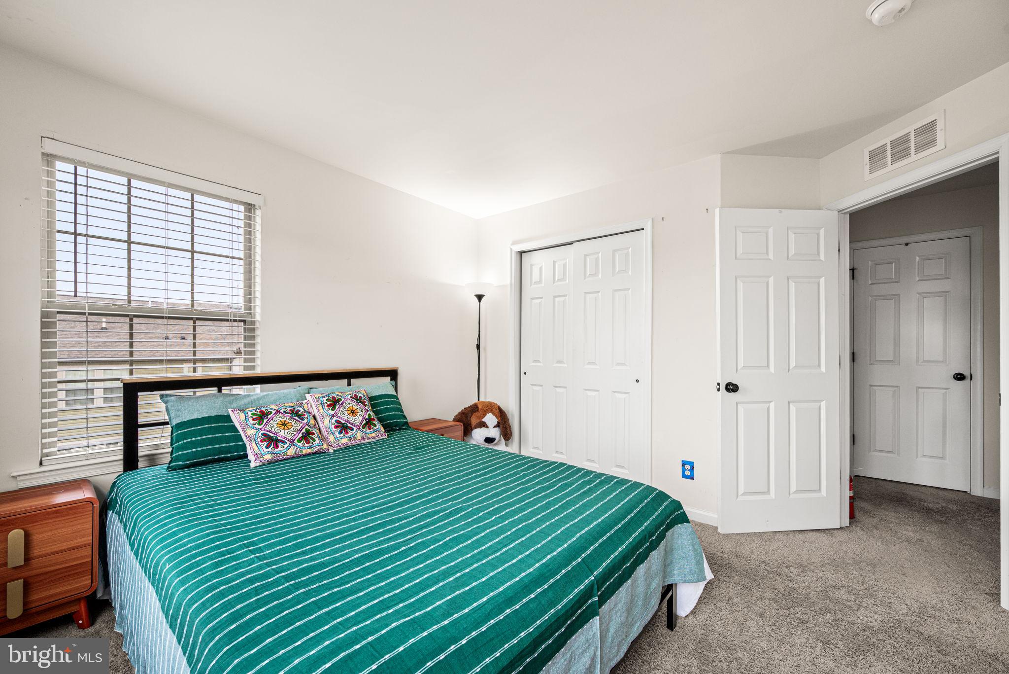 LINDEN HALL - Residential