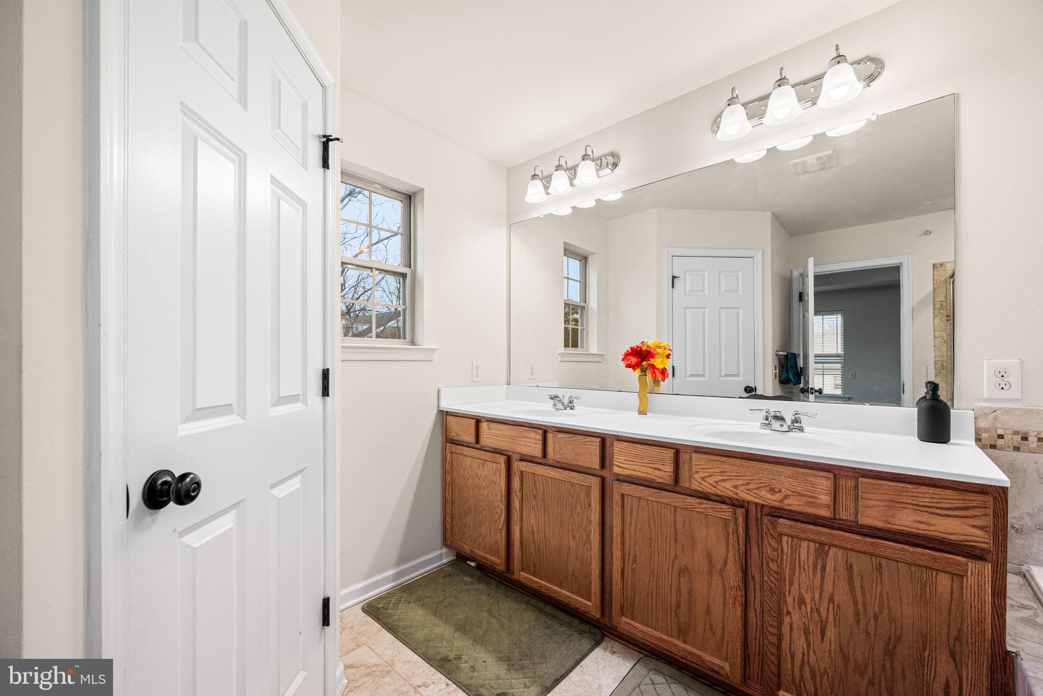 LINDEN HALL - Residential