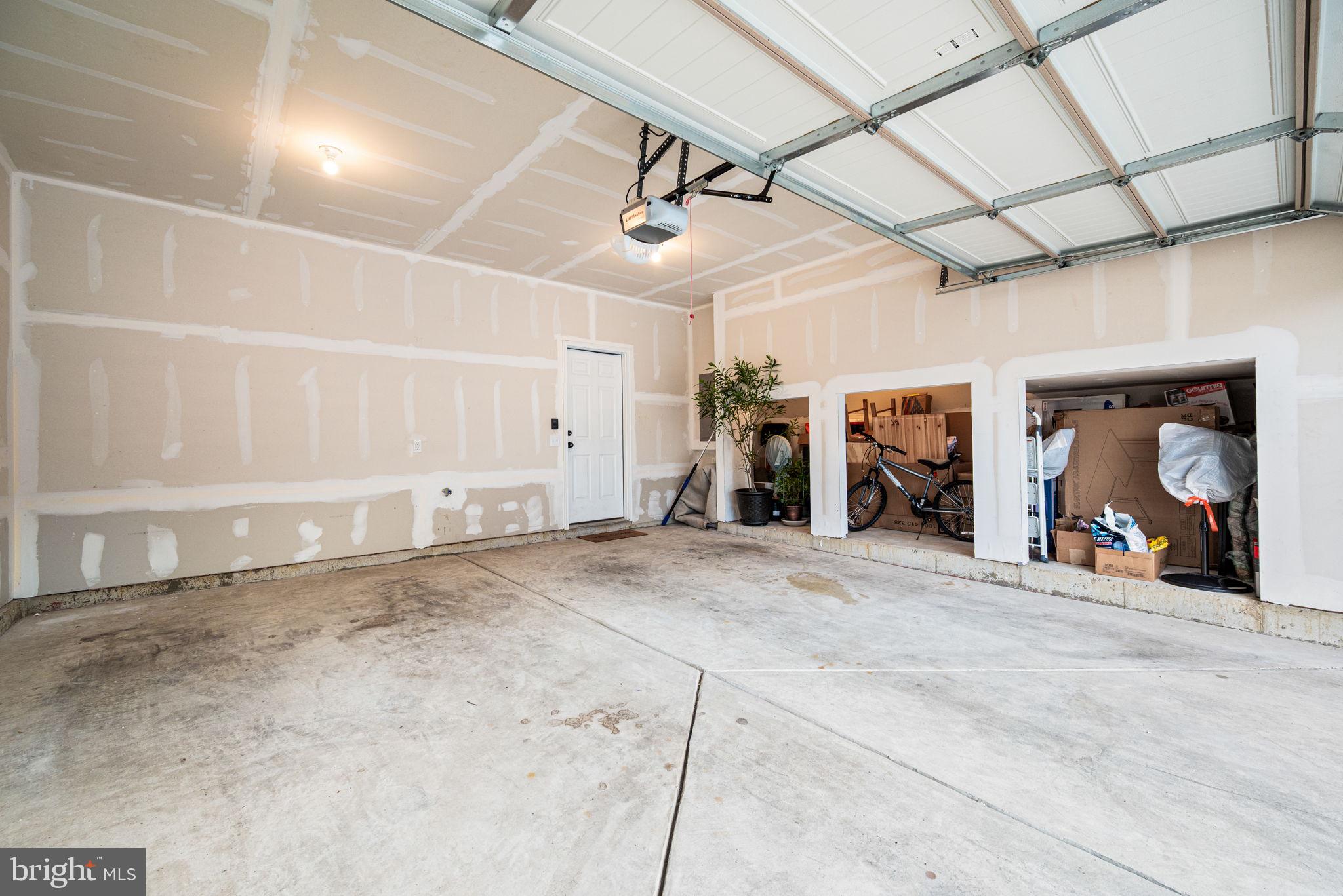 LINDEN HALL - Residential