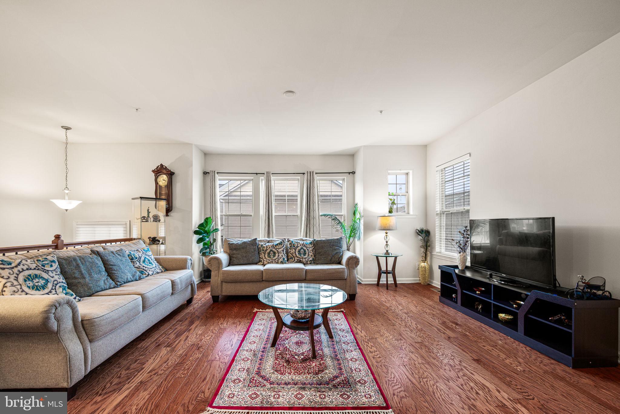 LINDEN HALL - Residential