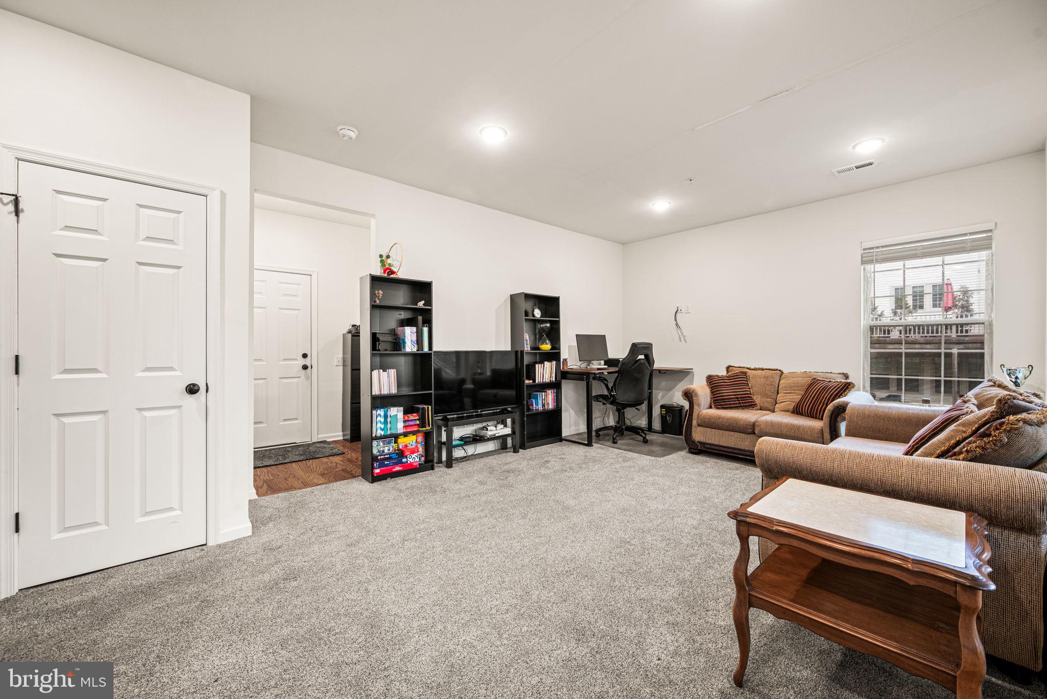 LINDEN HALL - Residential