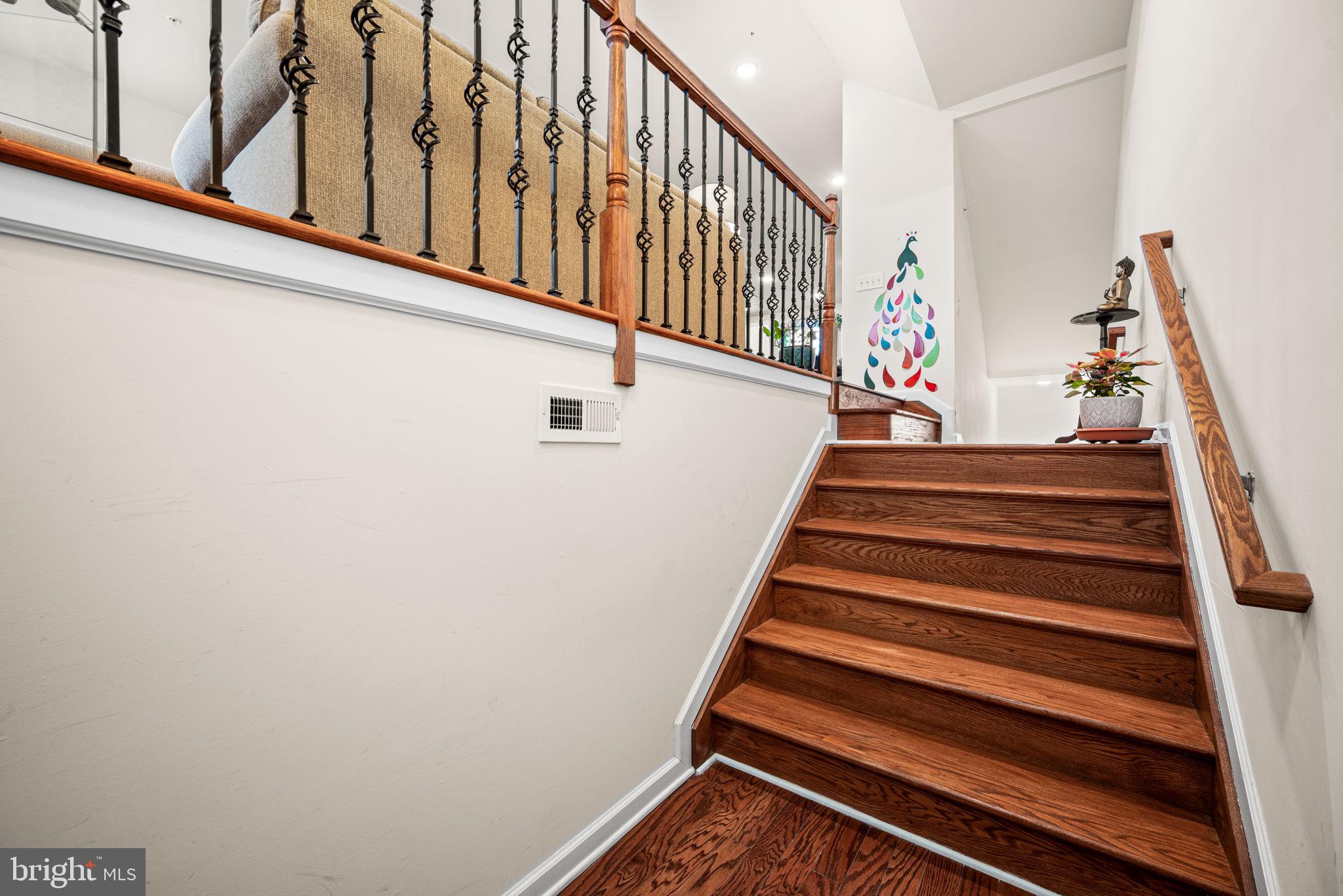 LINDEN HALL - Residential