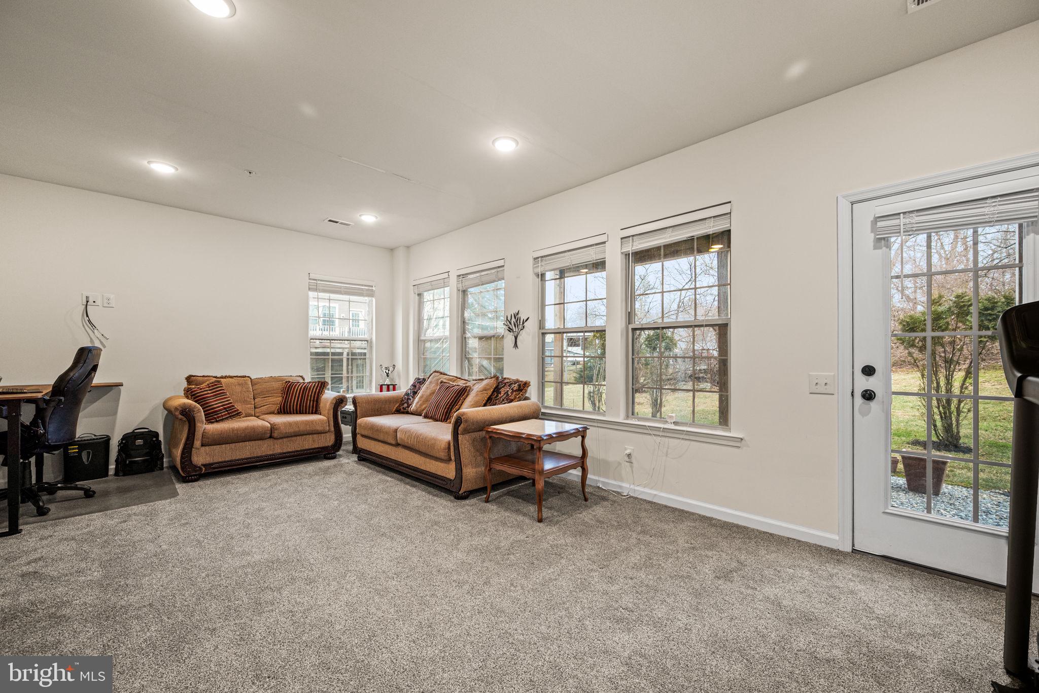 LINDEN HALL - Residential