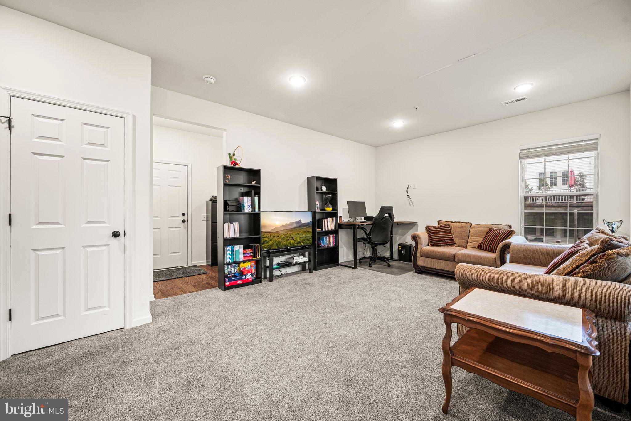 LINDEN HALL - Residential