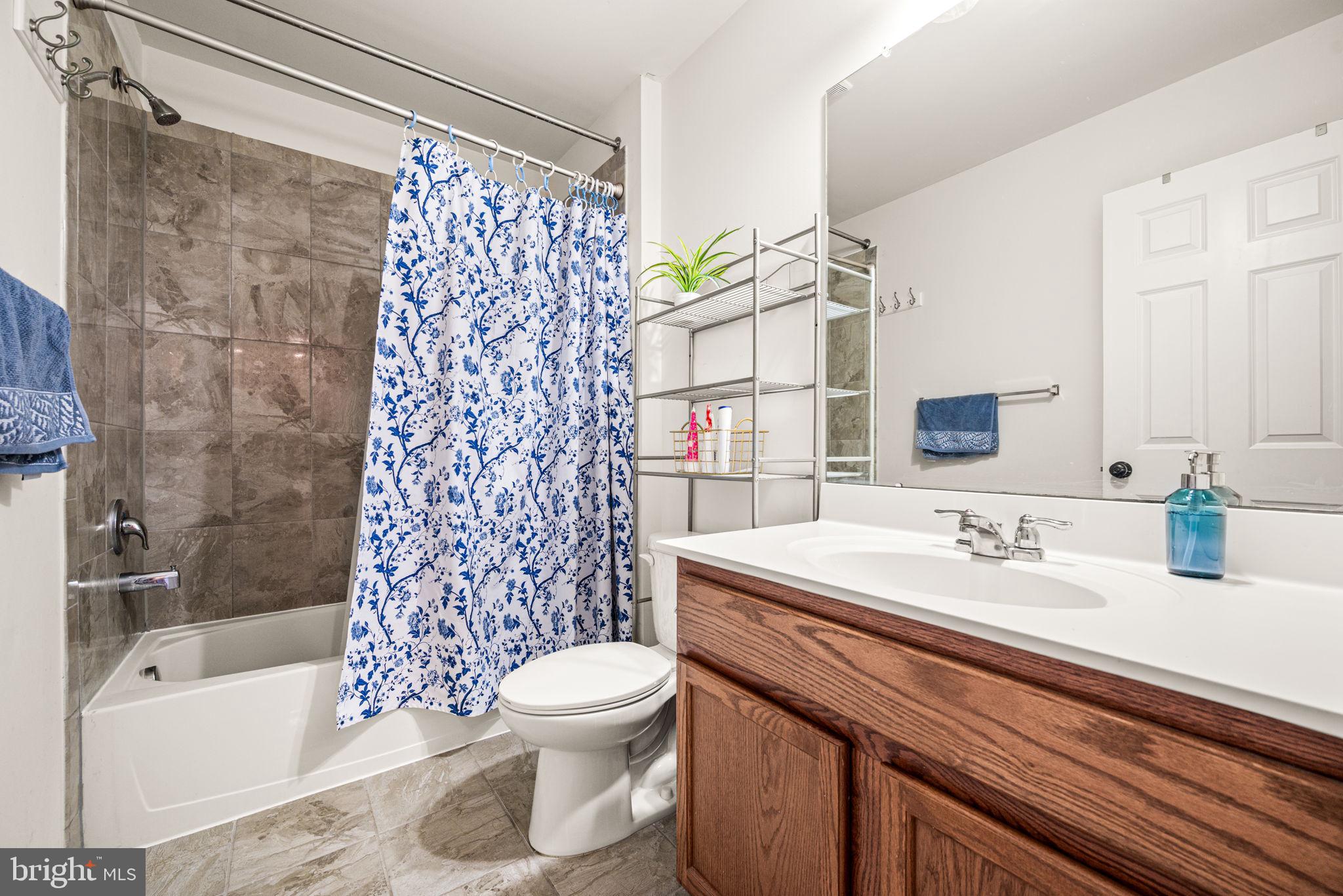 LINDEN HALL - Residential