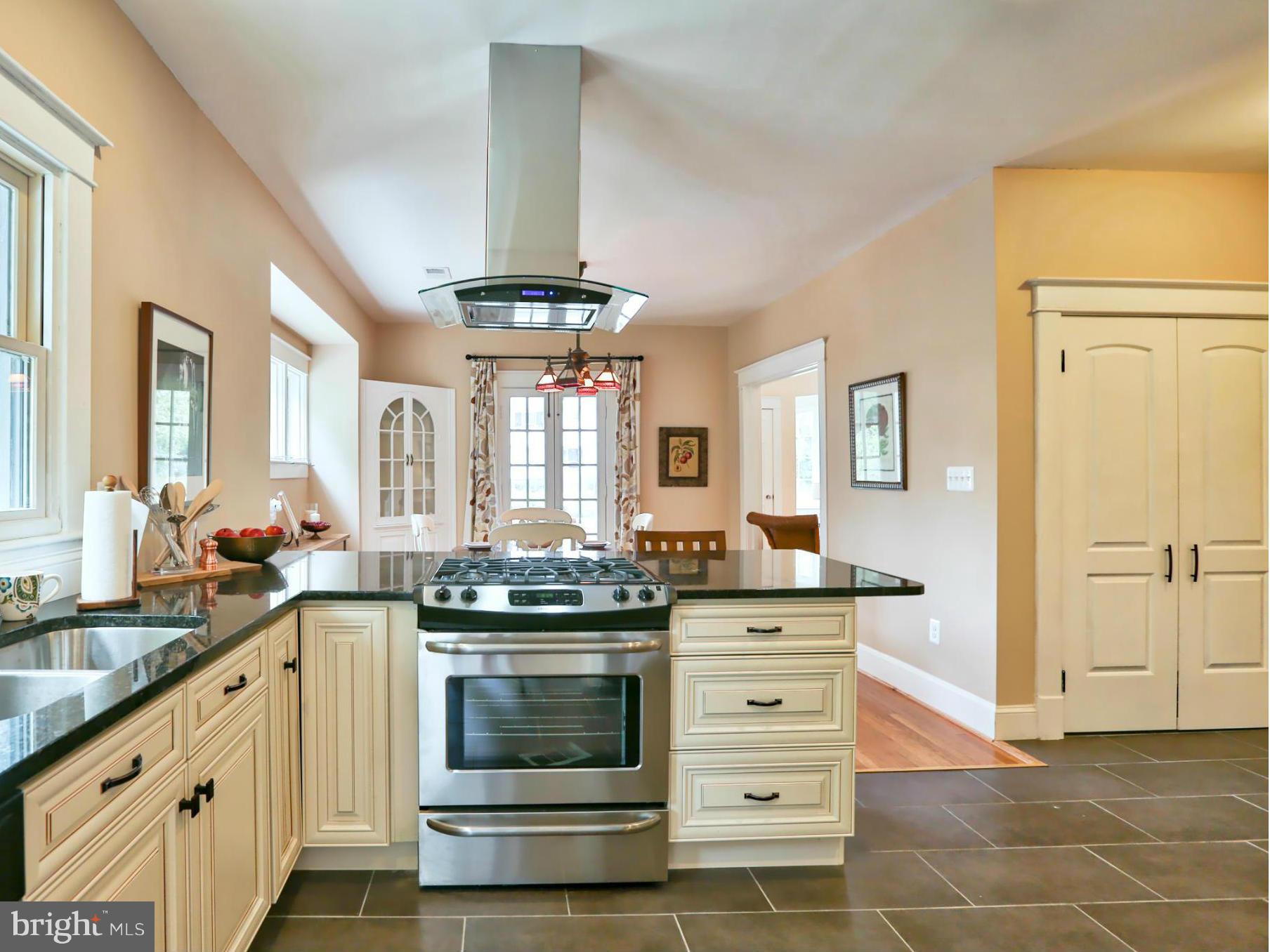 TEN HILLS - Residential