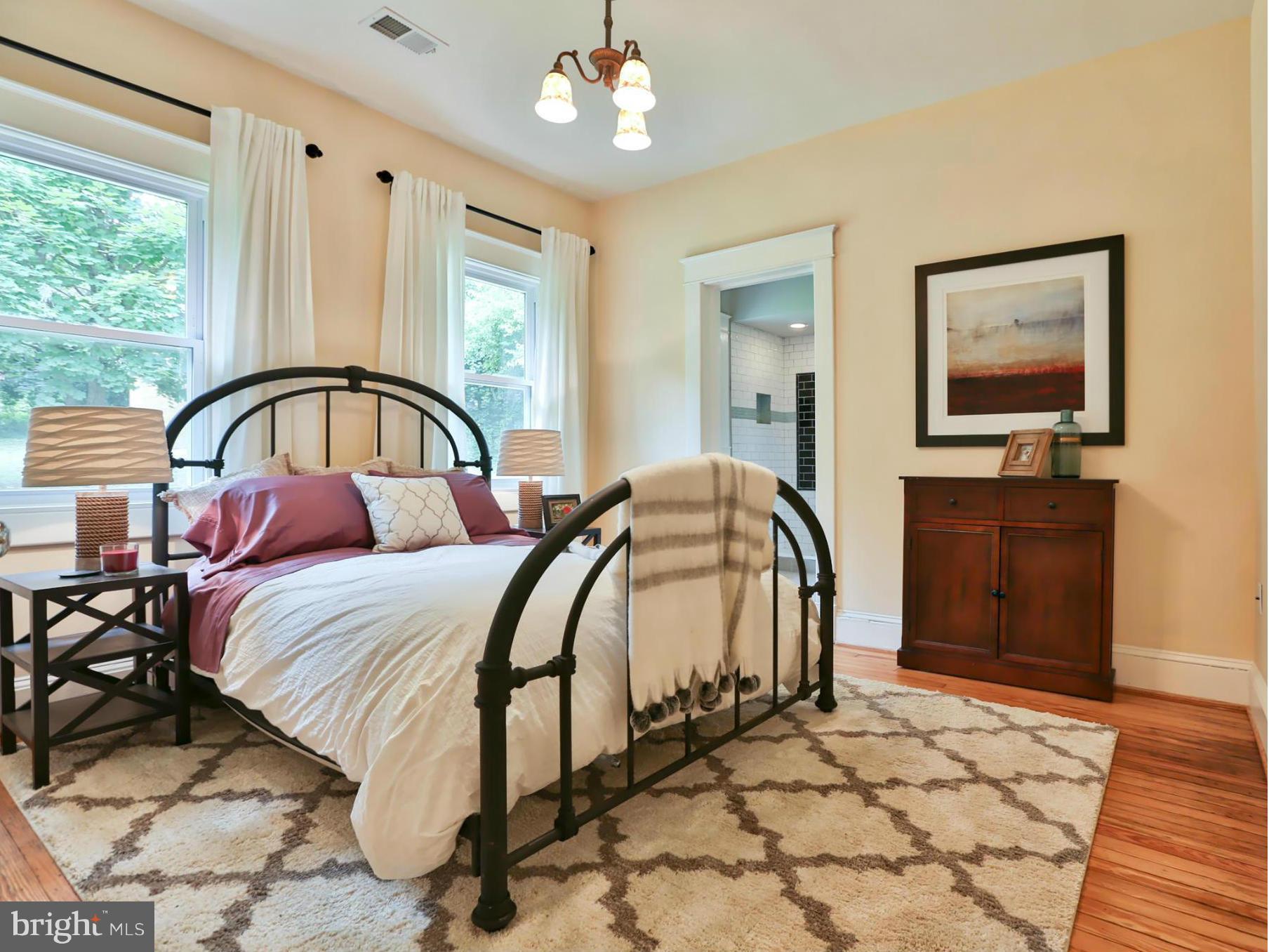 TEN HILLS - Residential