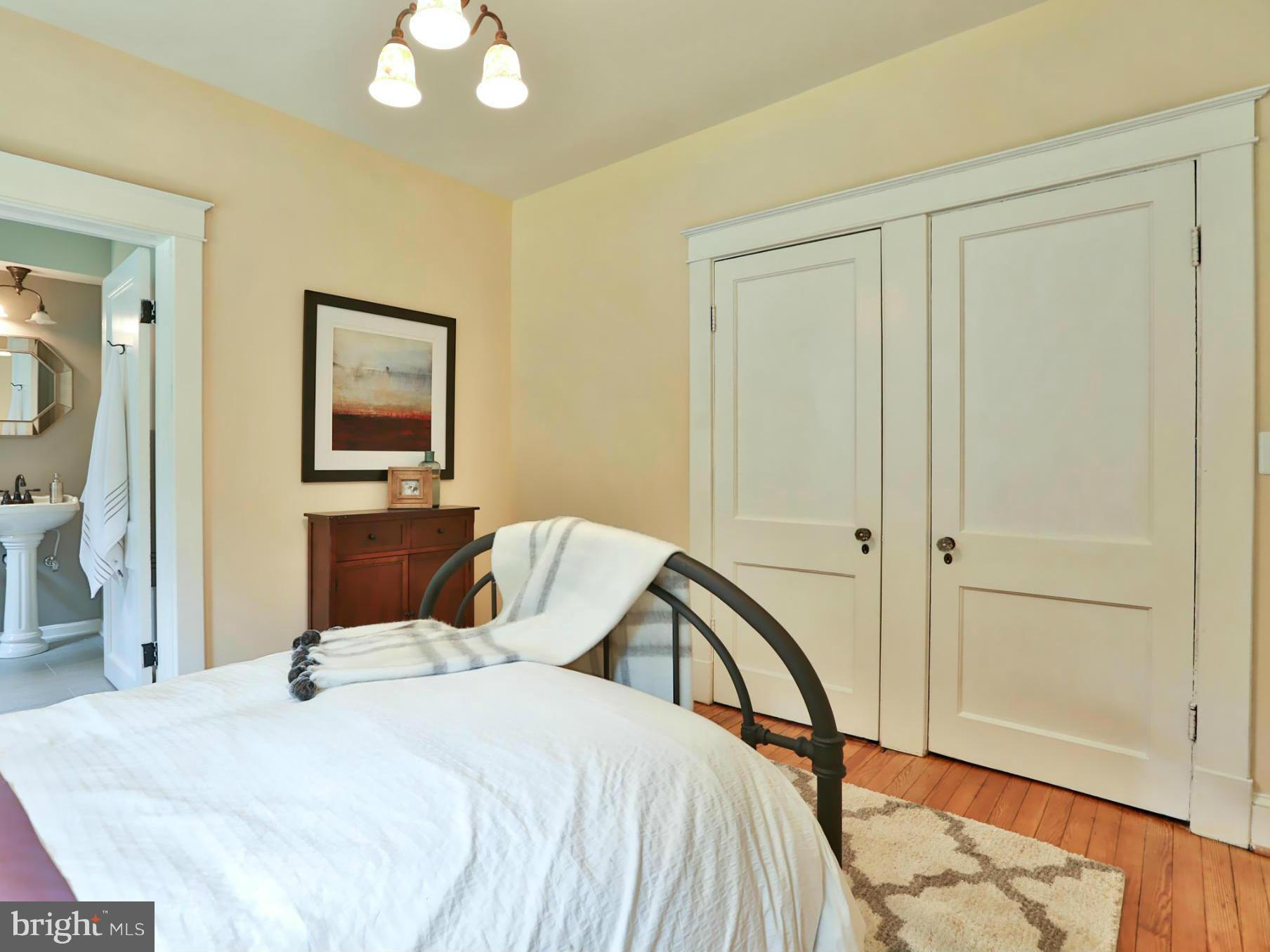 TEN HILLS - Residential