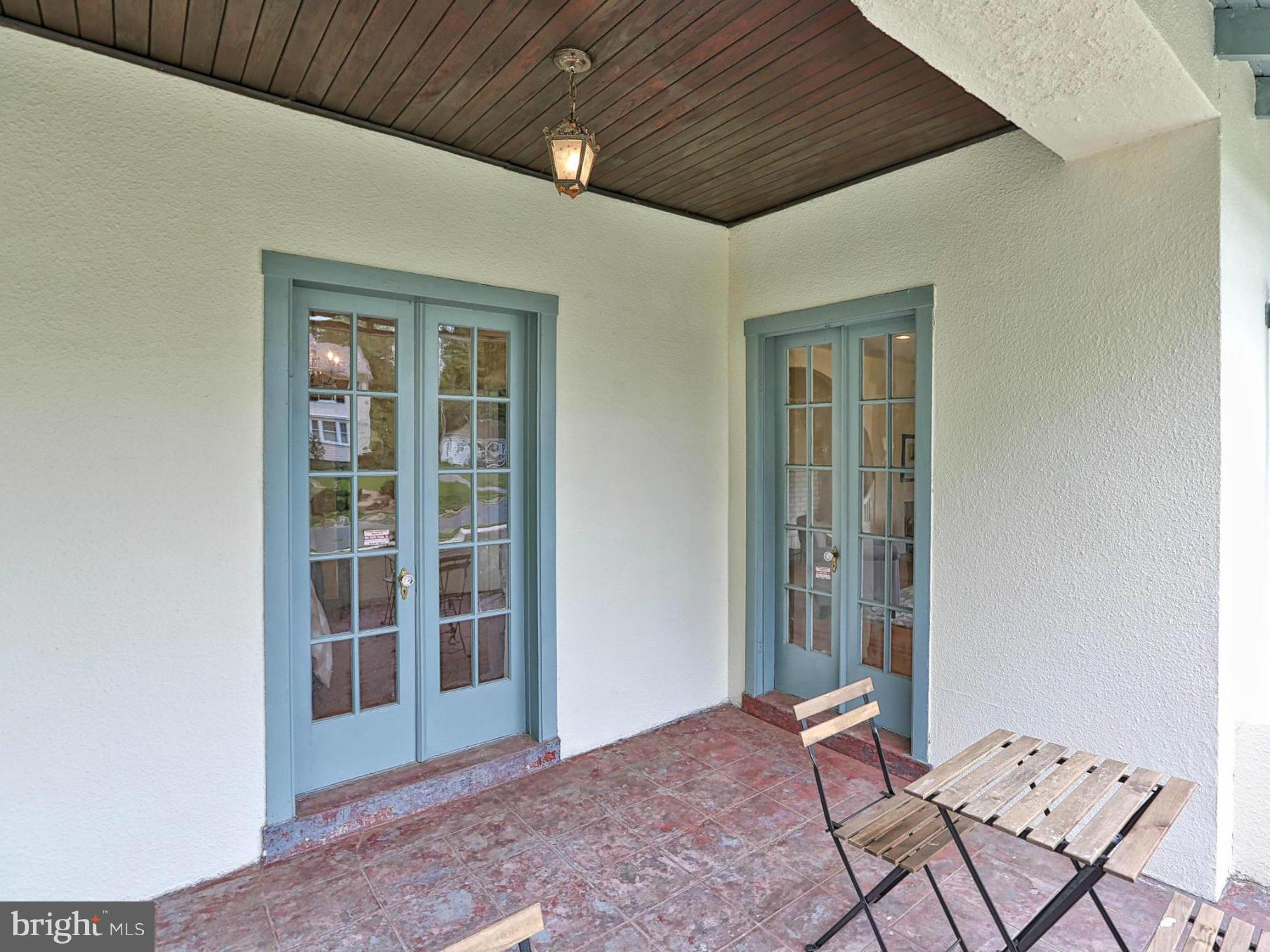 TEN HILLS - Residential