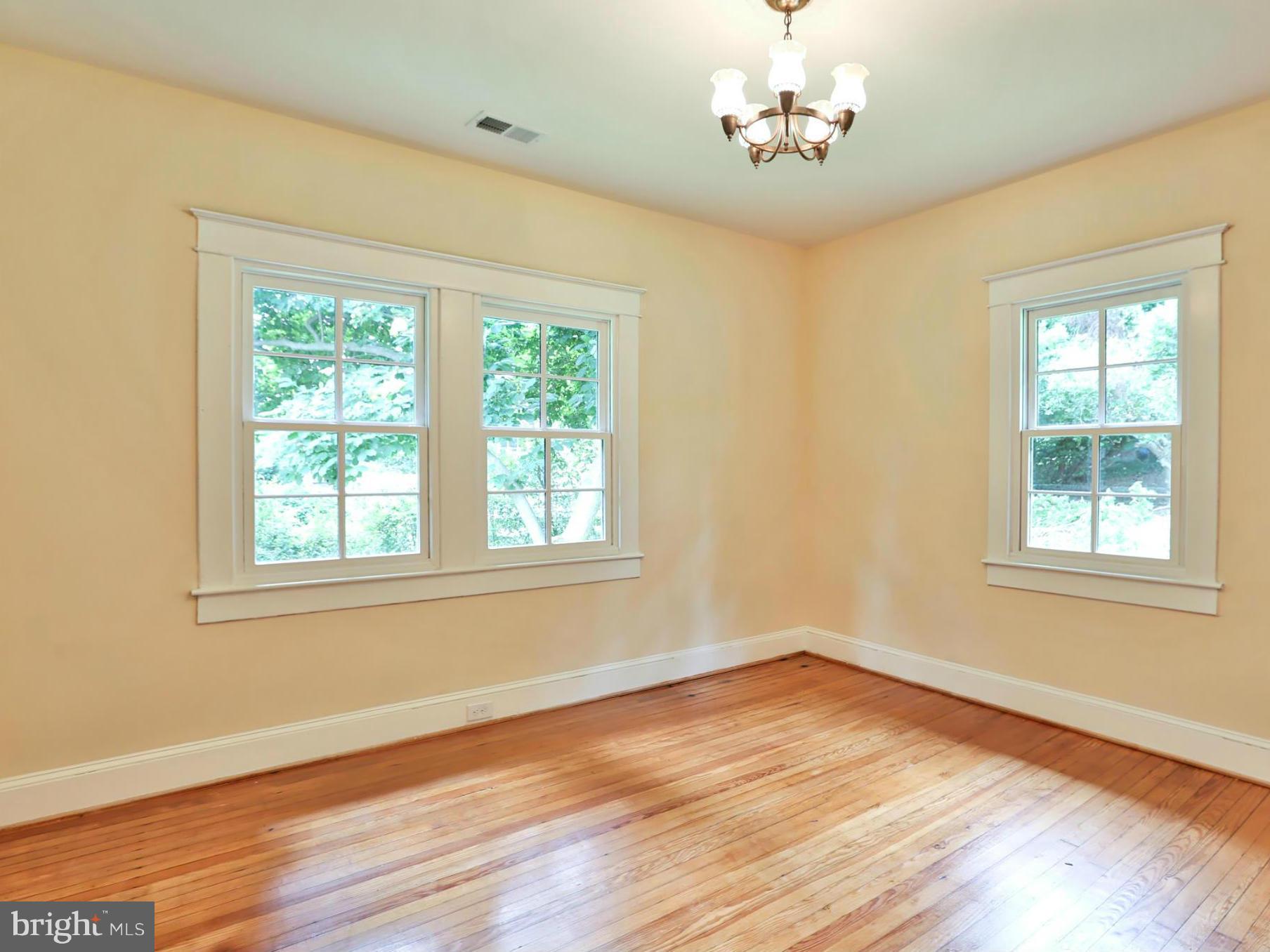 TEN HILLS - Residential