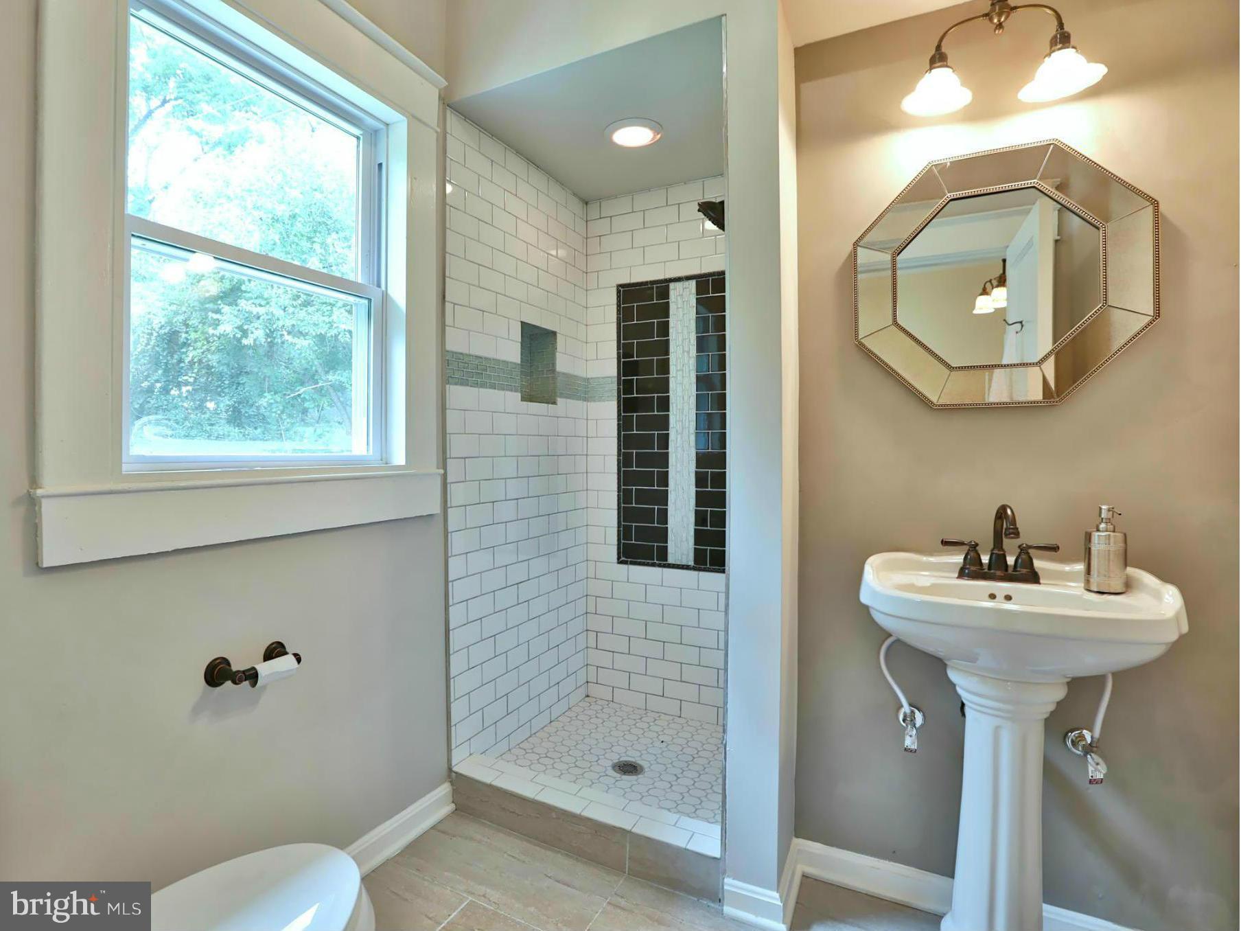 TEN HILLS - Residential