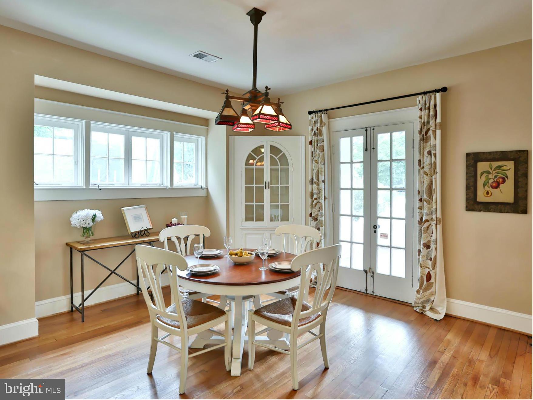 TEN HILLS - Residential