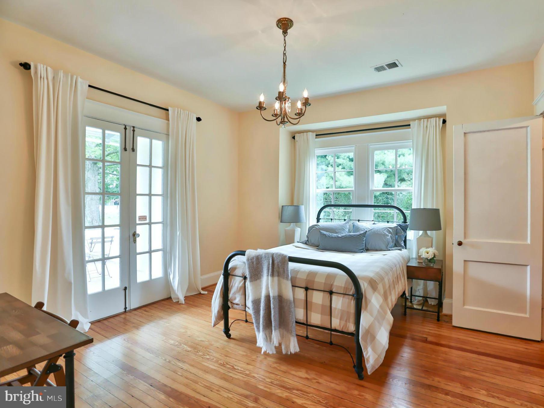 TEN HILLS - Residential