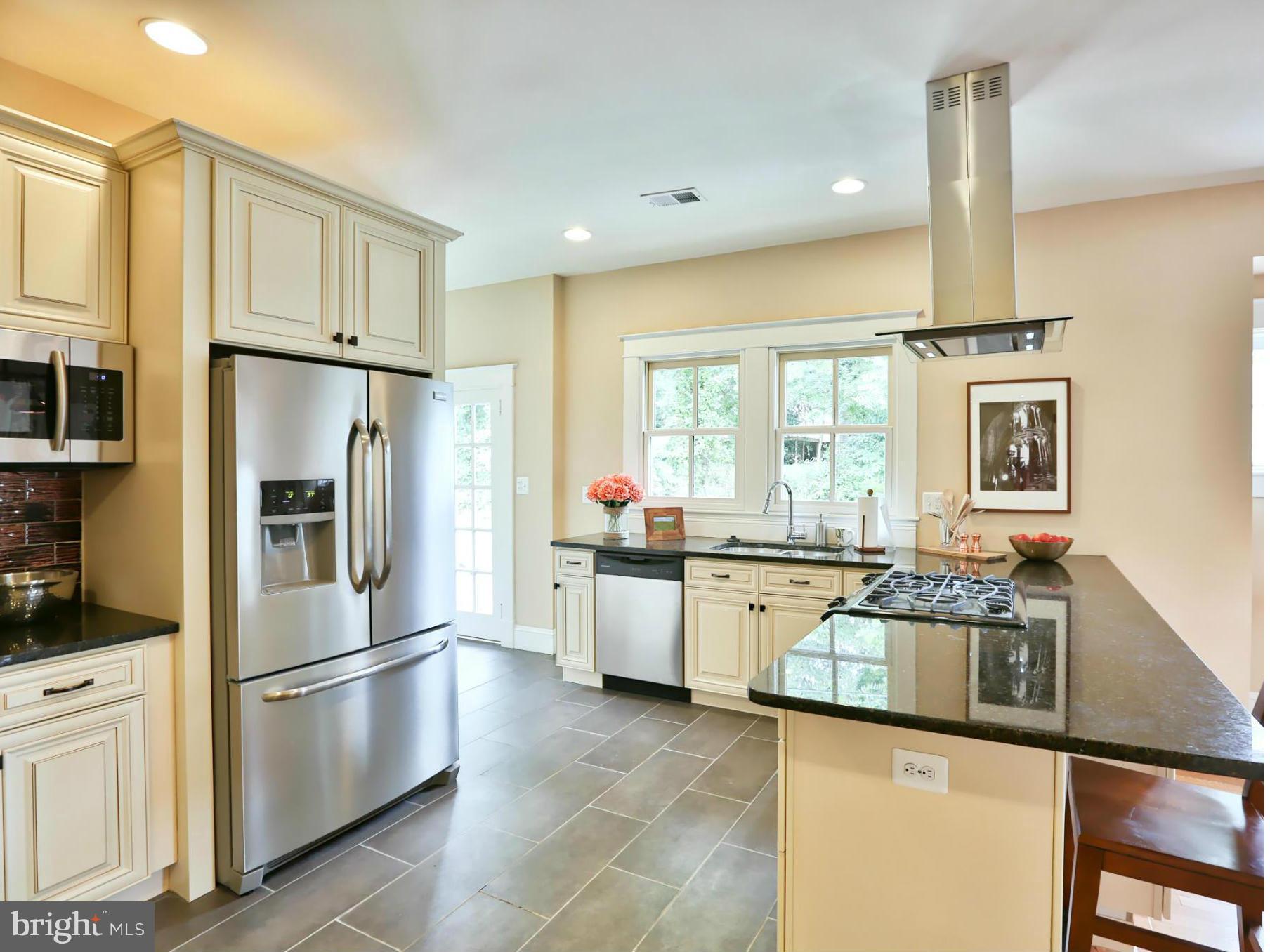 TEN HILLS - Residential