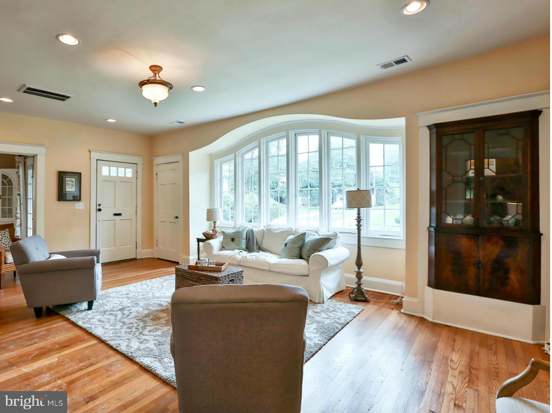 TEN HILLS - Residential