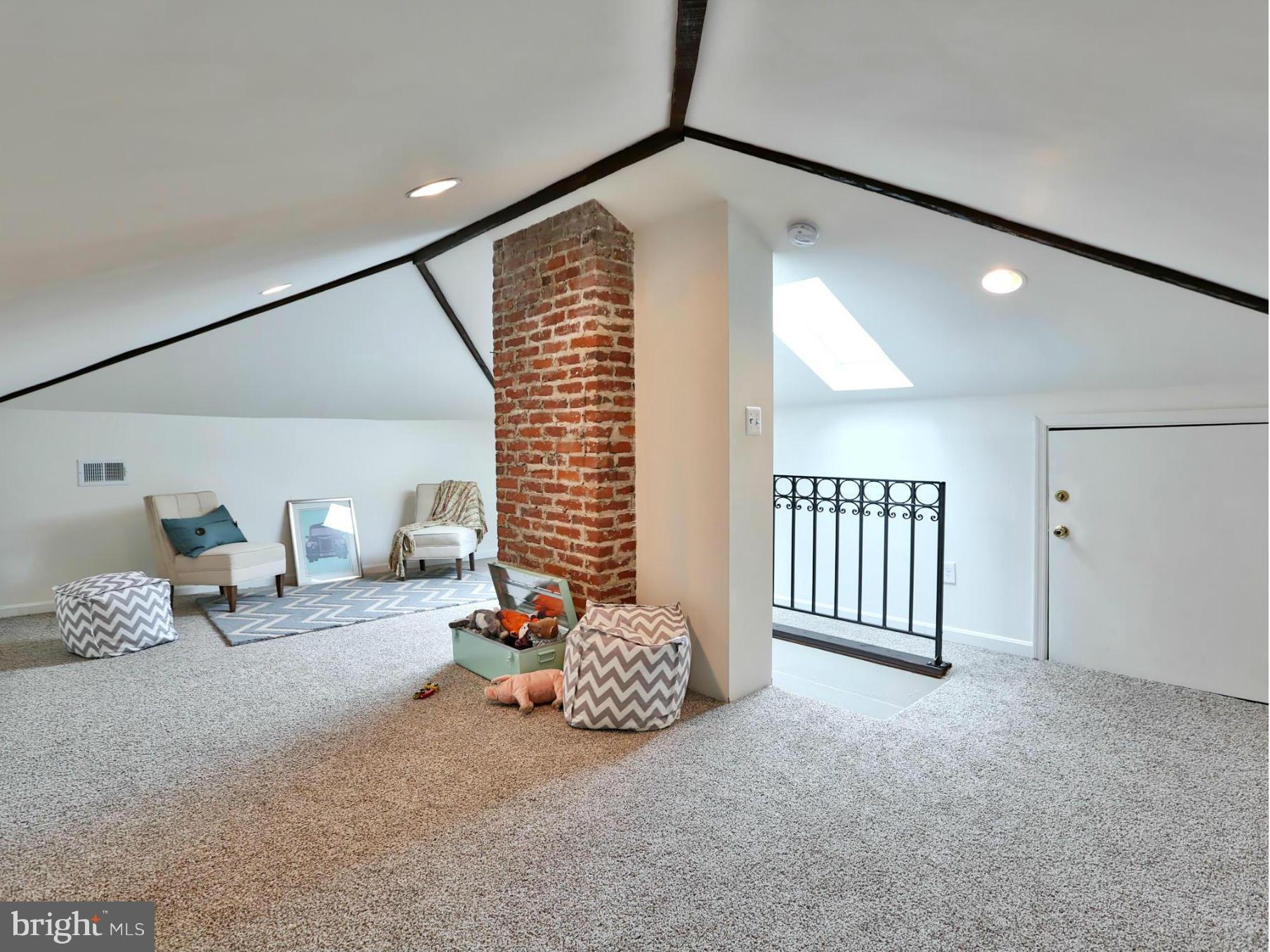 TEN HILLS - Residential