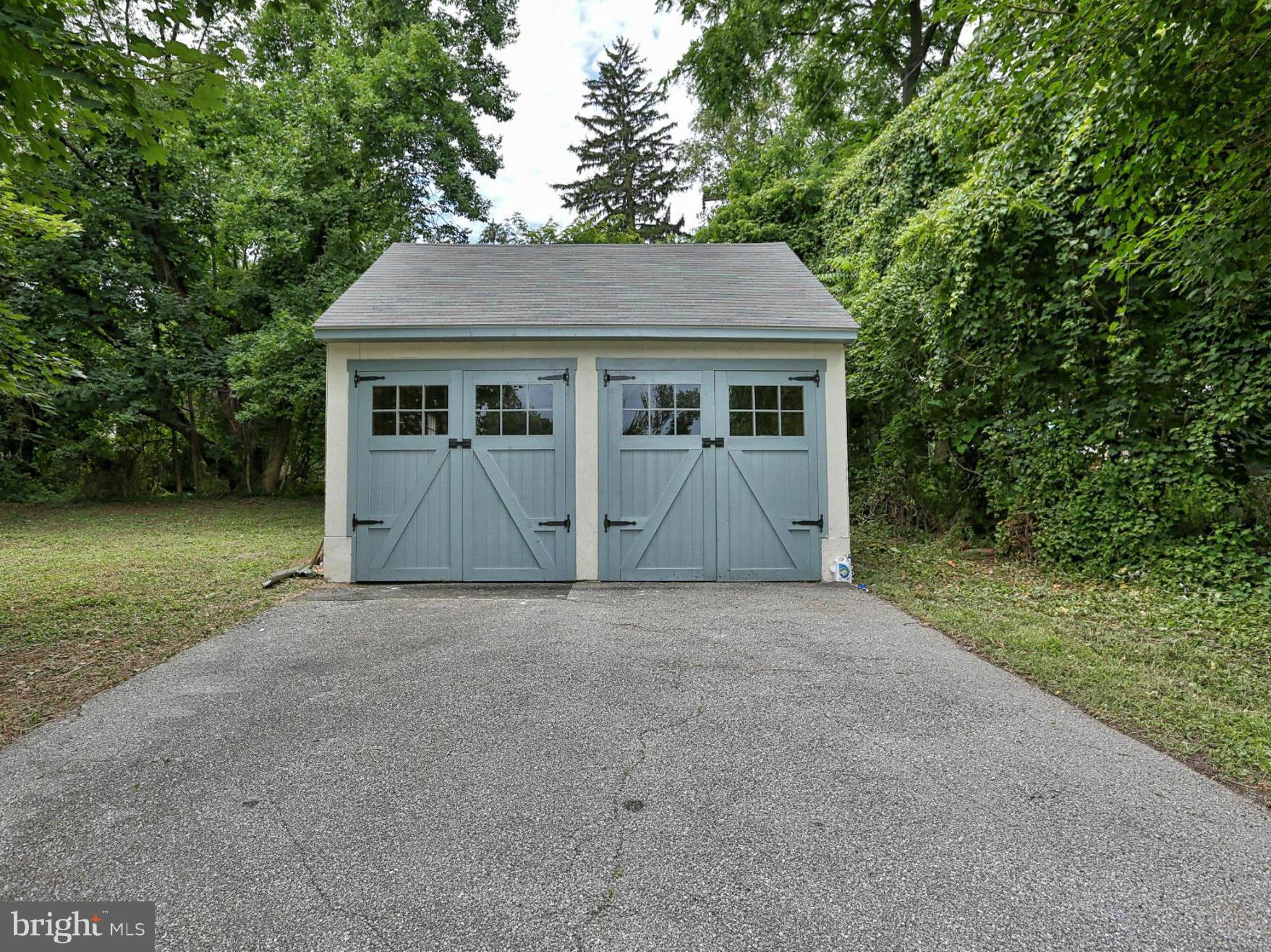 TEN HILLS - Residential