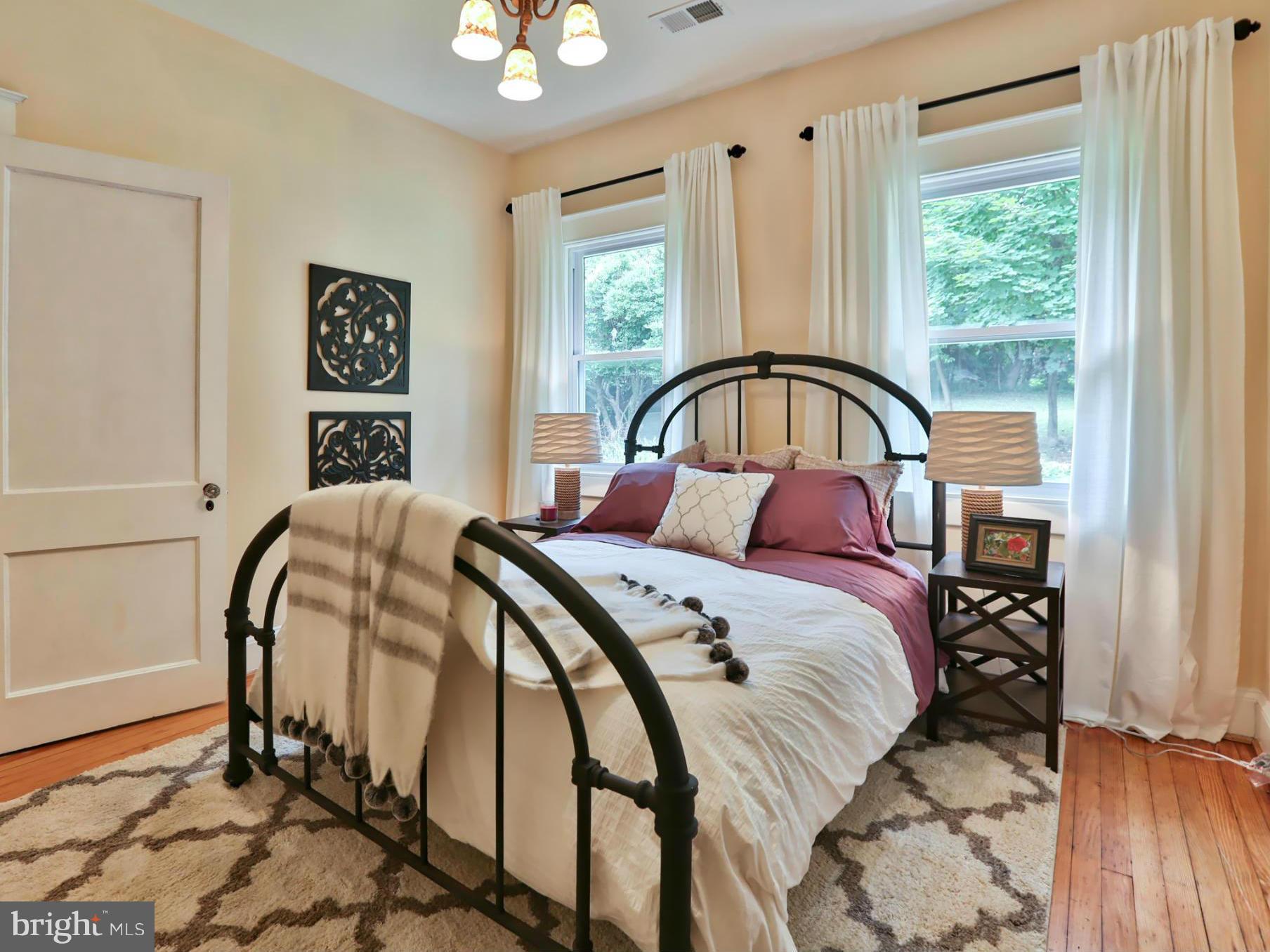 TEN HILLS - Residential