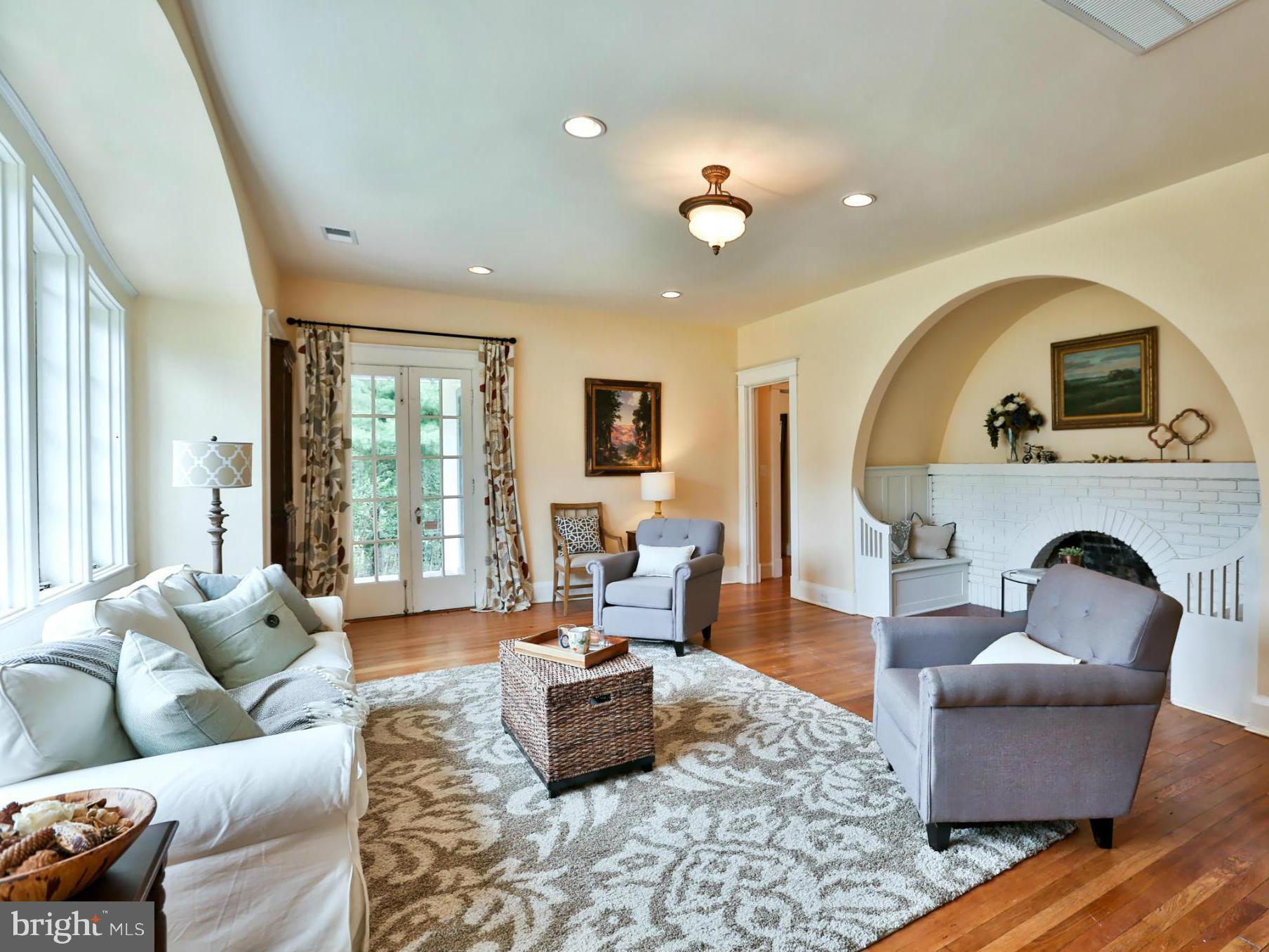 TEN HILLS - Residential