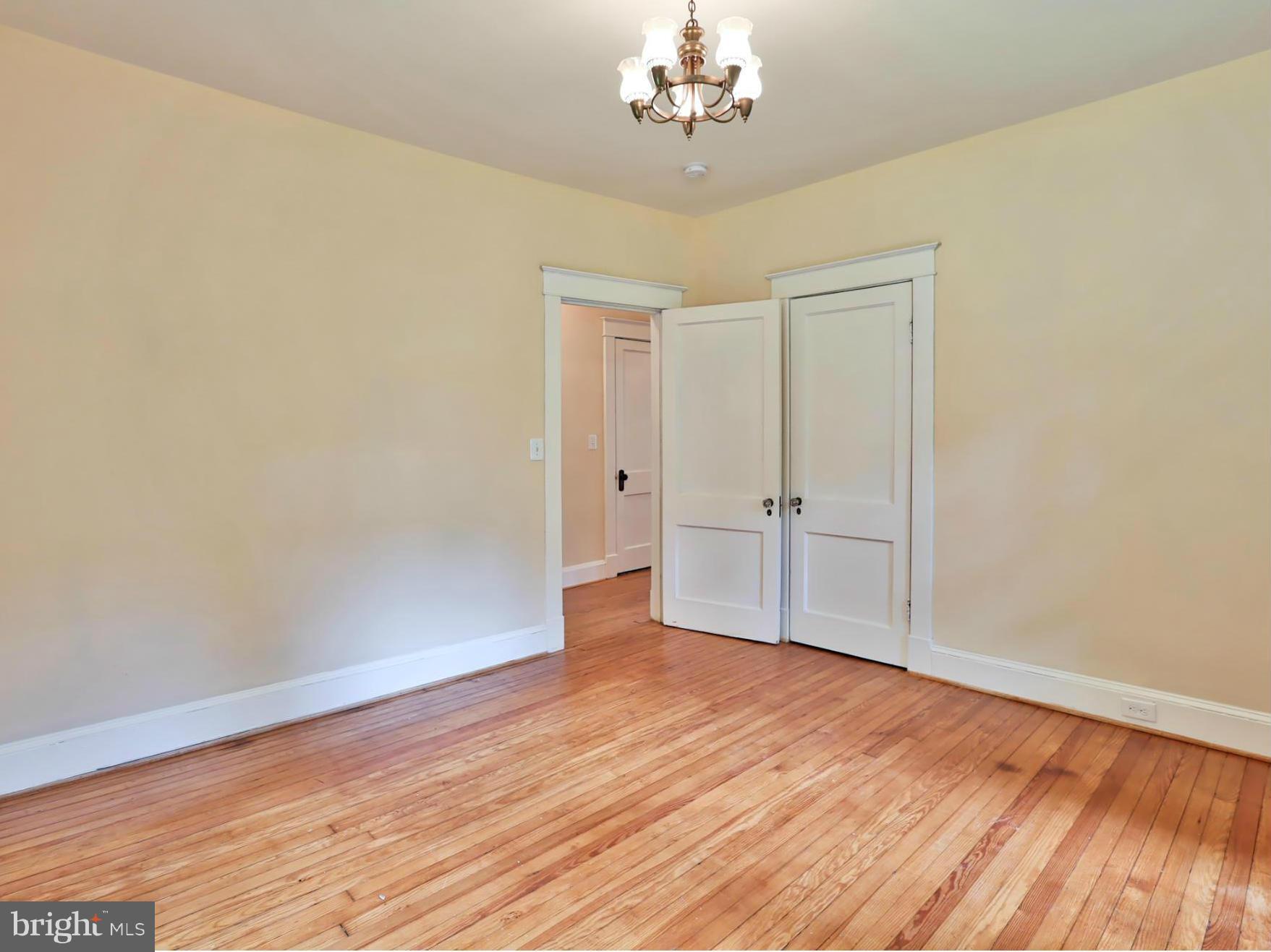 TEN HILLS - Residential