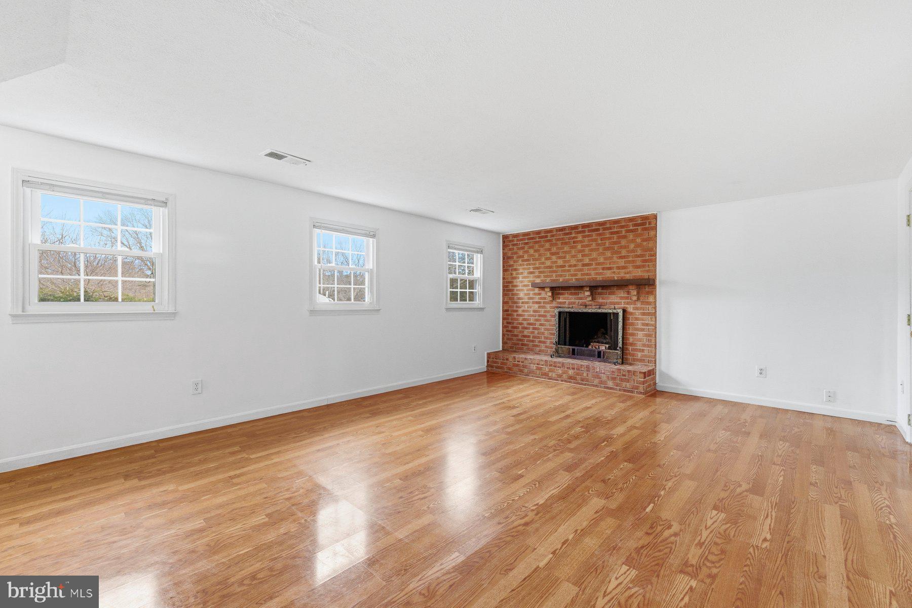 ROBERTS GLEN - Residential Lease