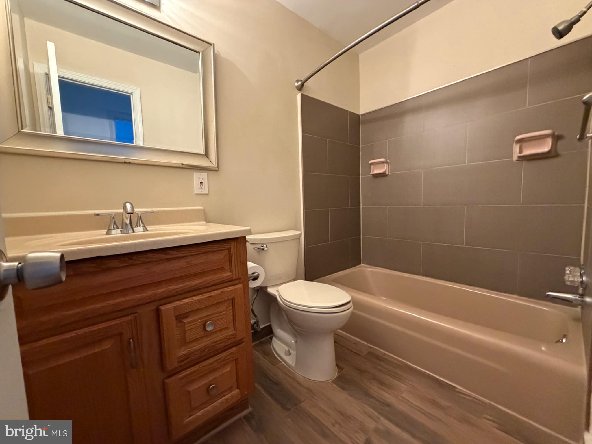 ROBERTS GLEN - Residential Lease