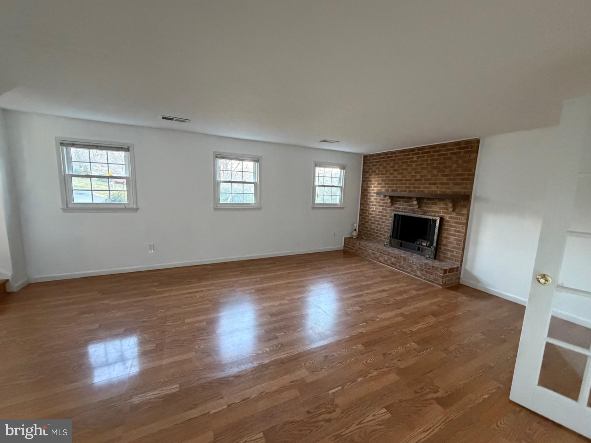 ROBERTS GLEN - Residential Lease