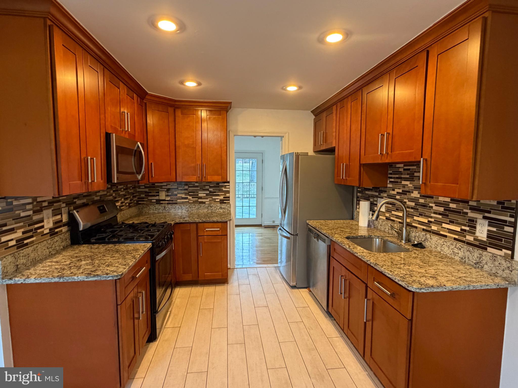 ROBERTS GLEN - Residential Lease