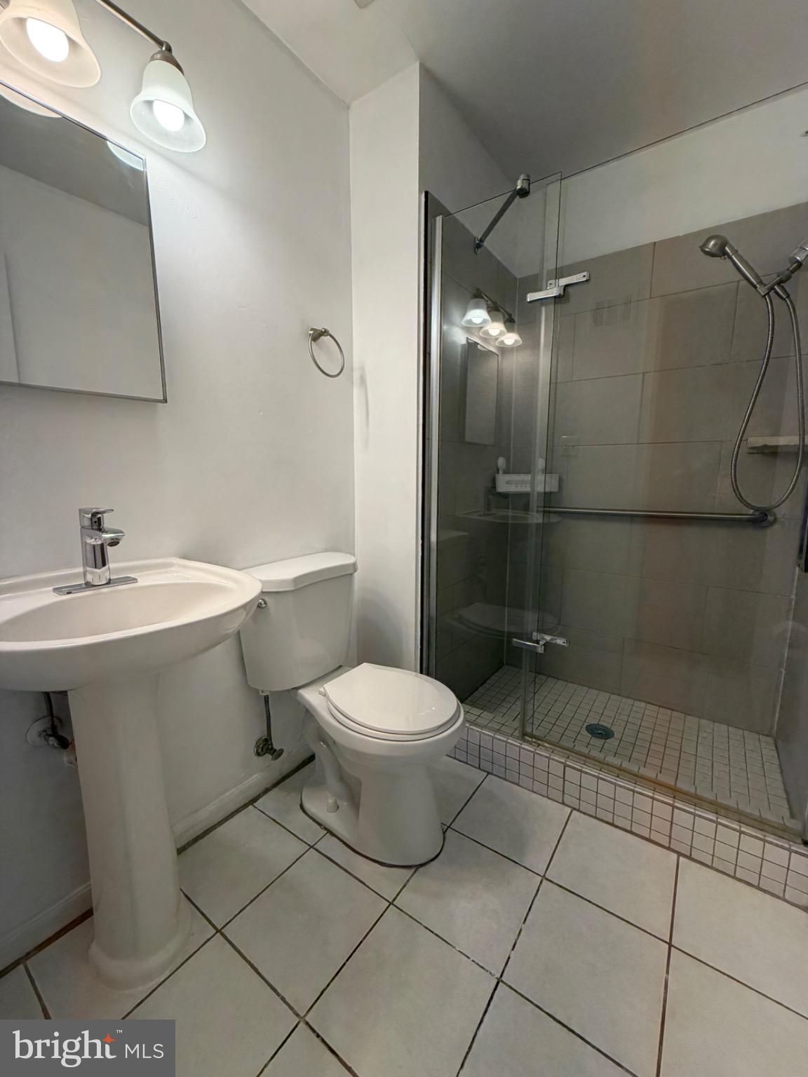 ROBERTS GLEN - Residential Lease