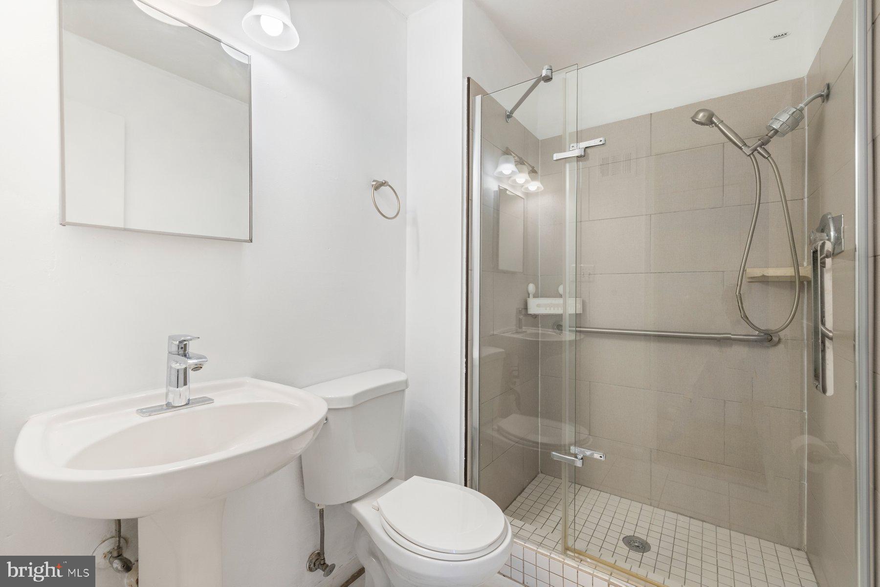 ROBERTS GLEN - Residential Lease