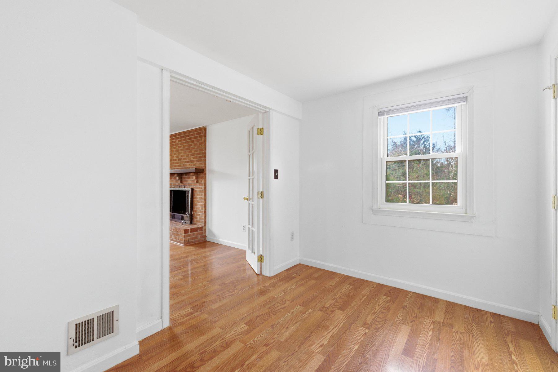 ROBERTS GLEN - Residential Lease