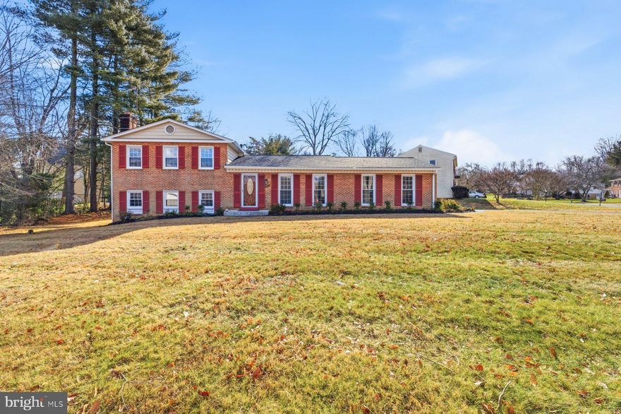 This beautifully maintained corner home at 11733 Becket Place is filled with natural light and has been freshly painted and updated throughout. Featuring 4 bedrooms and 2.5 bathrooms, the home boasts an updated kitchen, updated bathrooms, and a layout that feels both spacious and inviting.
Step outside to a gorgeous deck, perfect for entertaining or unwinding, and enjoy the convenience of a two-car attached garage. Ideally situated just minutes from I-270, I-495, Park Potomac, and Great Falls, this home offers an unbeatable location with easy access to shopping, dining, and major commuter routes.
750 min credit score, renters insurance required, and all occupants of the age of 18 and older must fill out application.