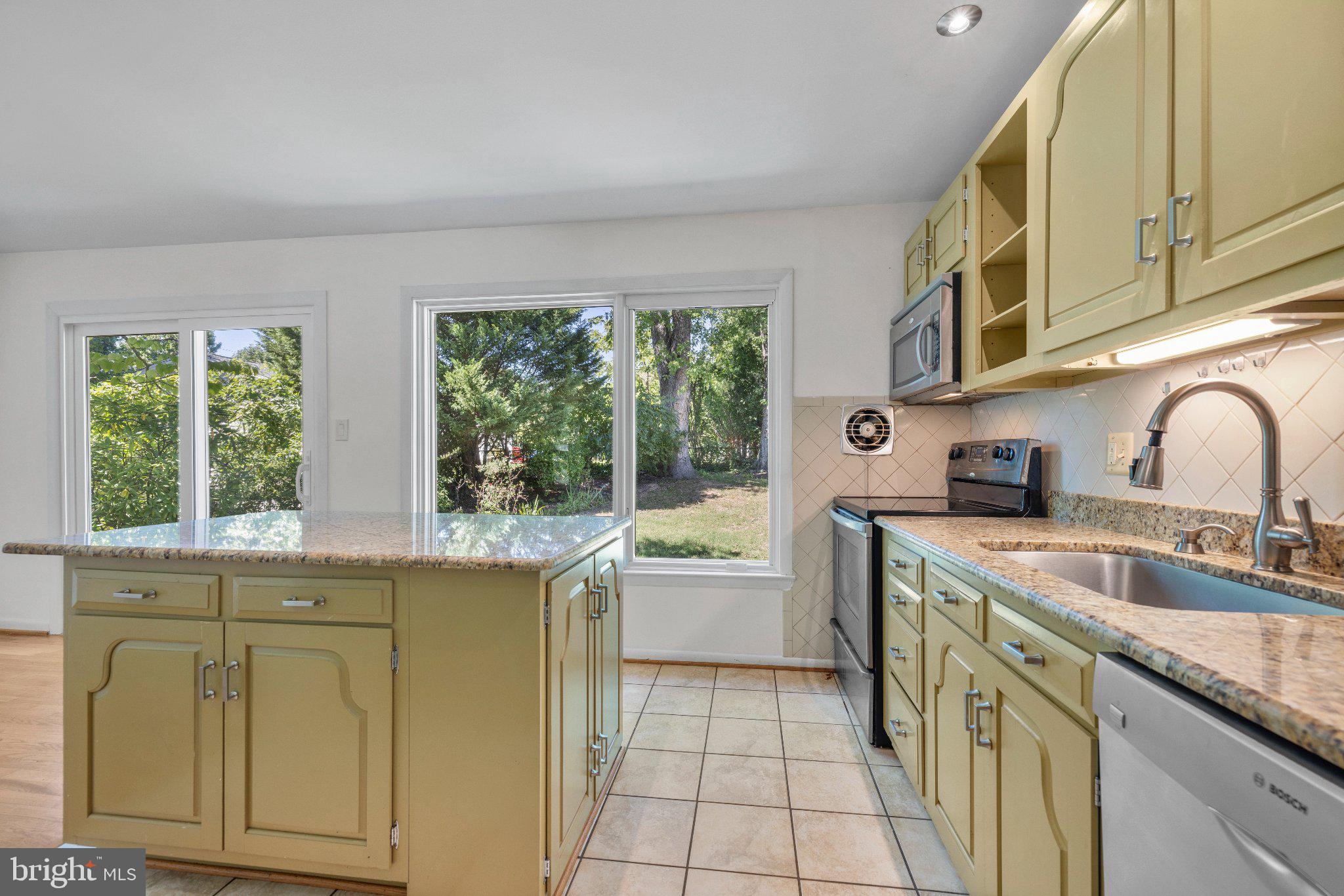 2409 HAYDEN DRIVE