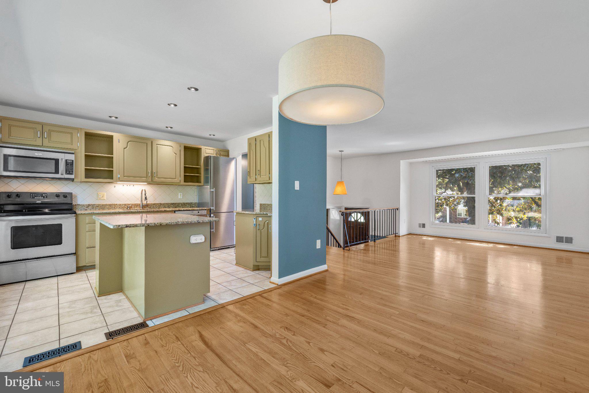 2409 HAYDEN DRIVE