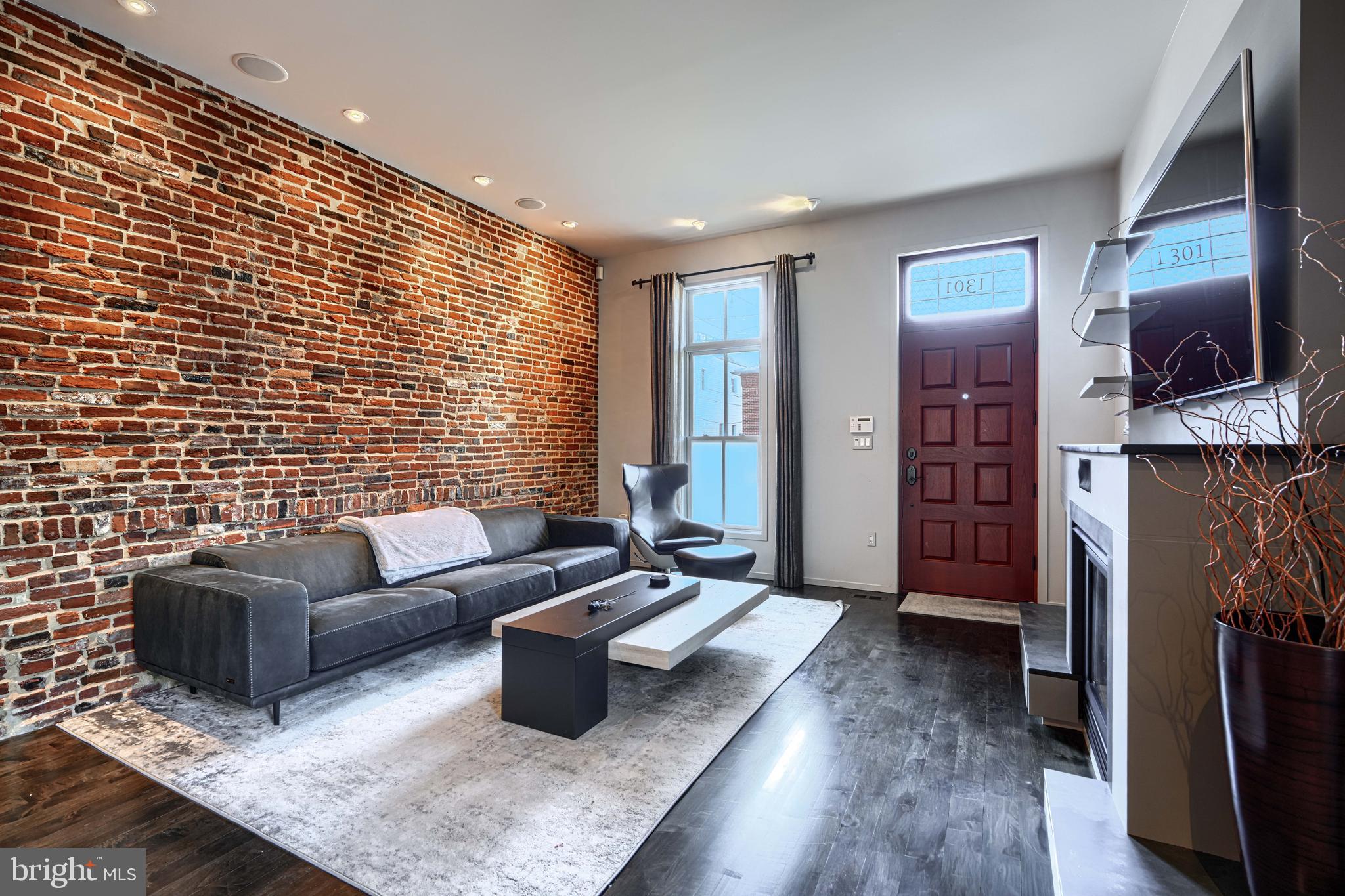 LOCUST POINT - Residential Lease