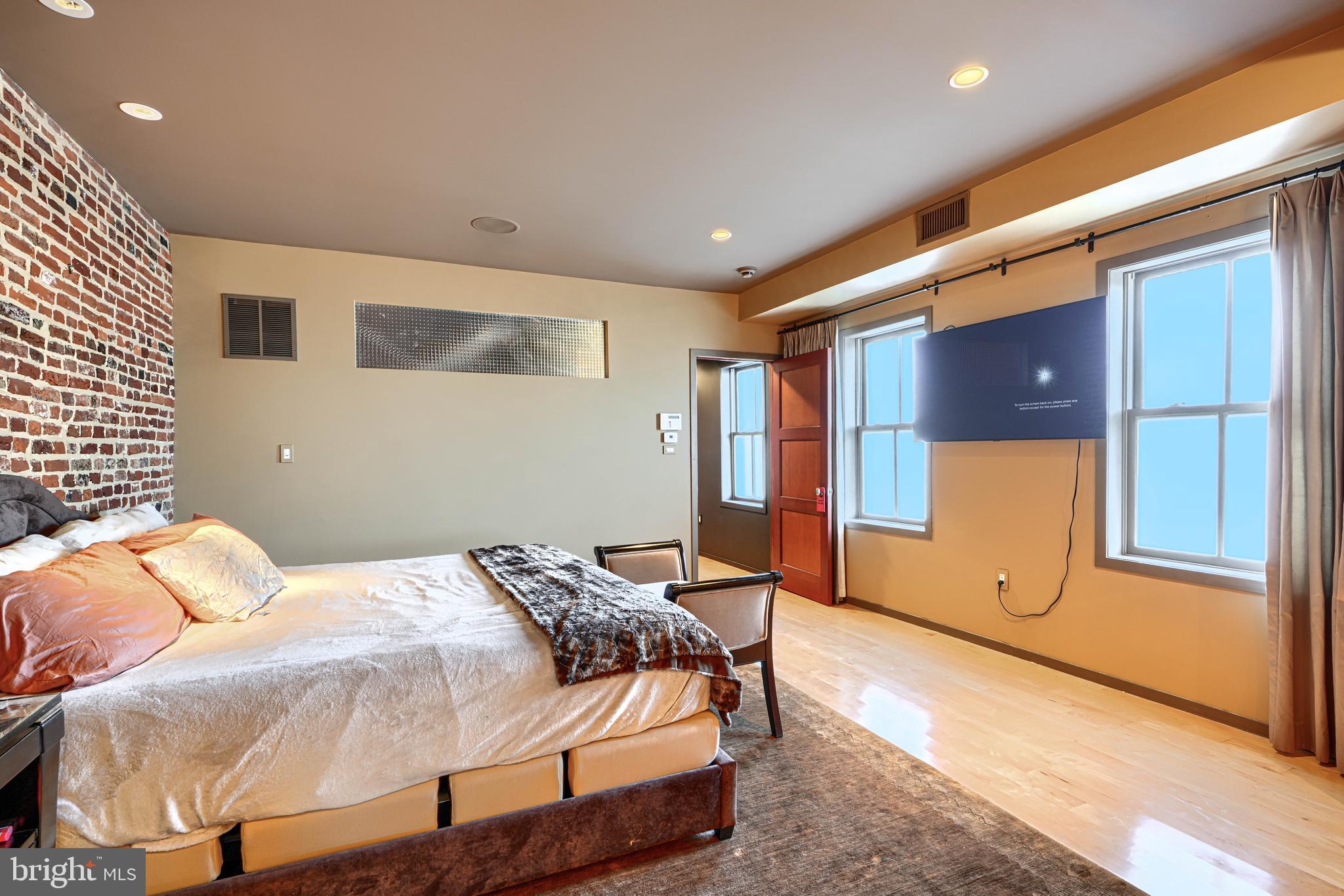 LOCUST POINT - Residential Lease