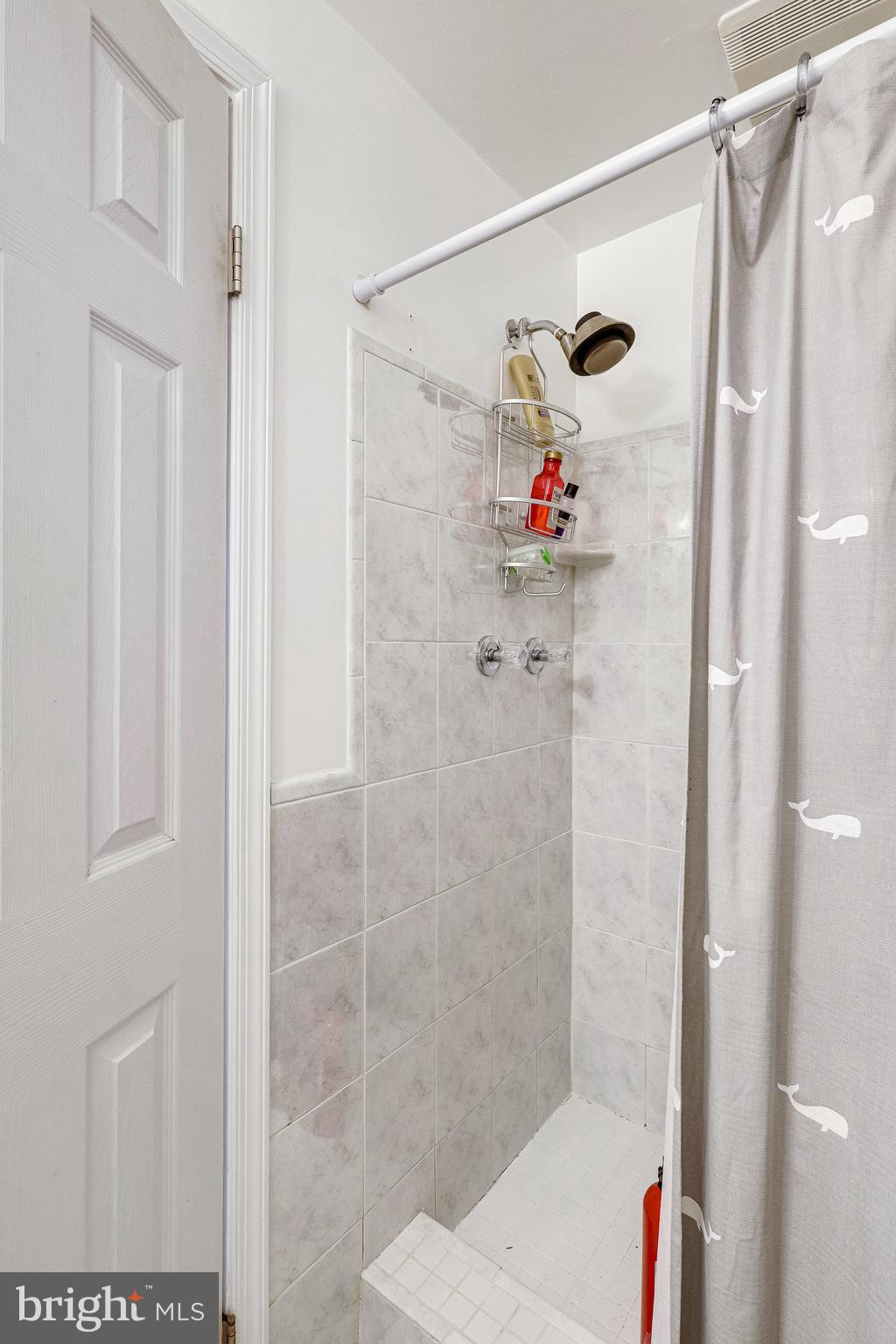 RIVERSIDE TERRACE - Residential Lease