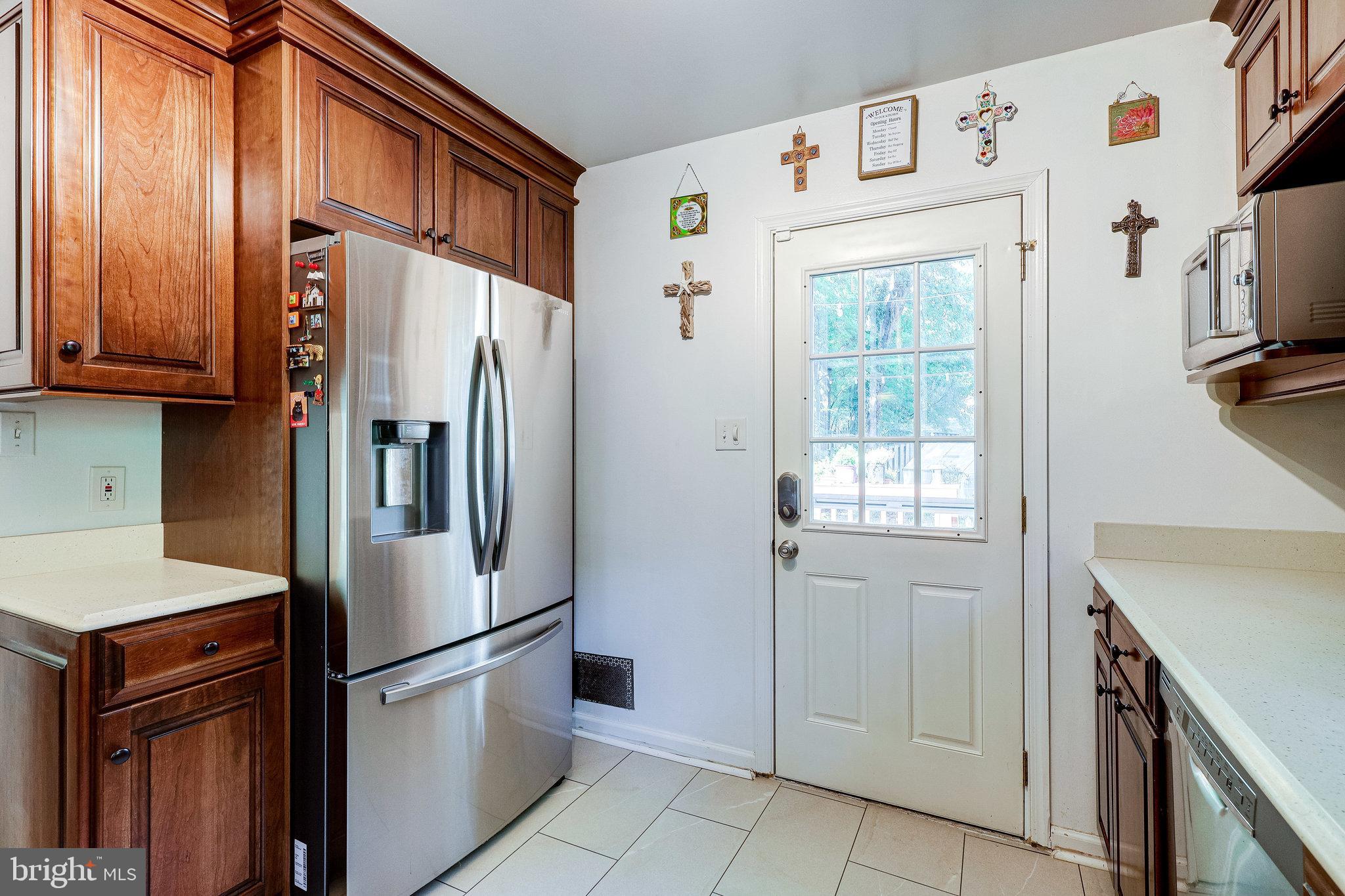 RIVERSIDE TERRACE - Residential Lease