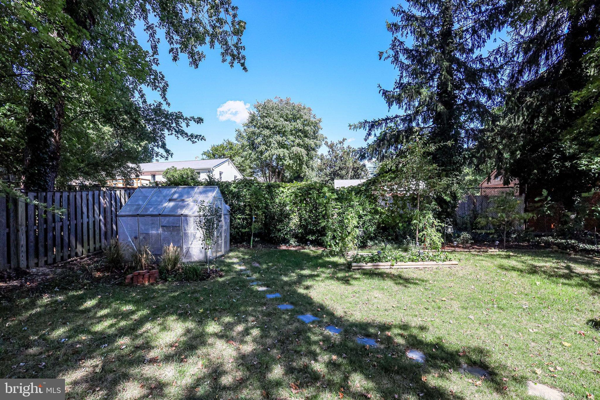 RIVERSIDE TERRACE - Residential Lease