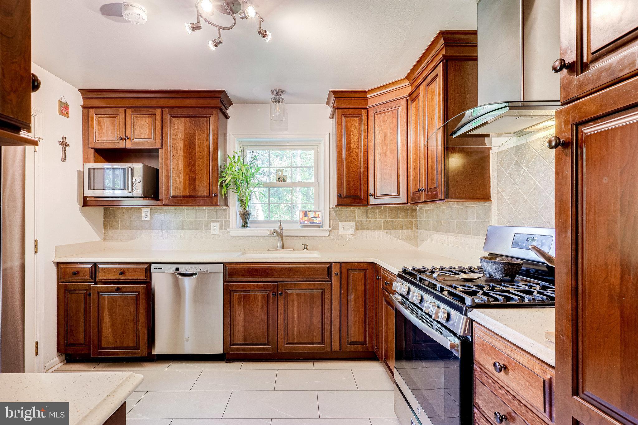 RIVERSIDE TERRACE - Residential Lease