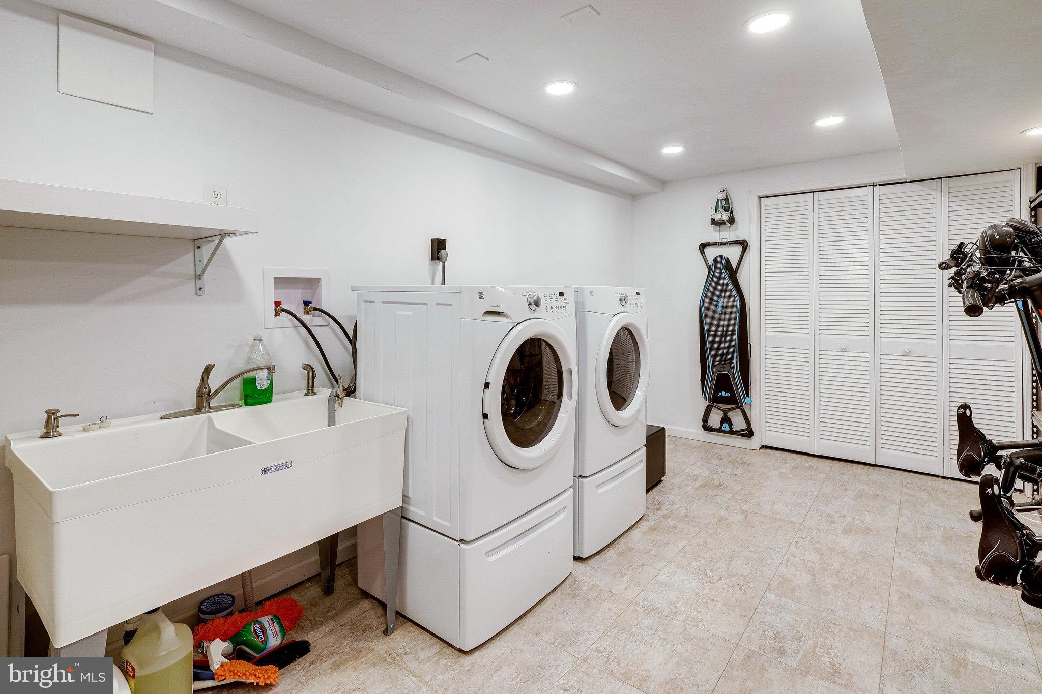 RIVERSIDE TERRACE - Residential Lease