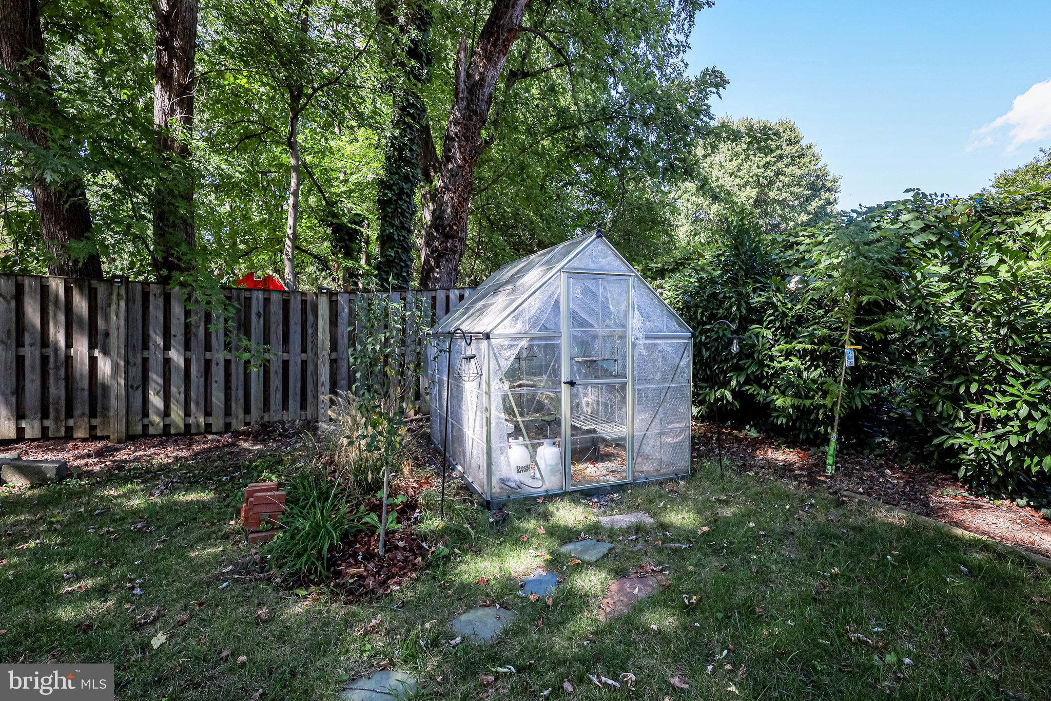 RIVERSIDE TERRACE - Residential Lease