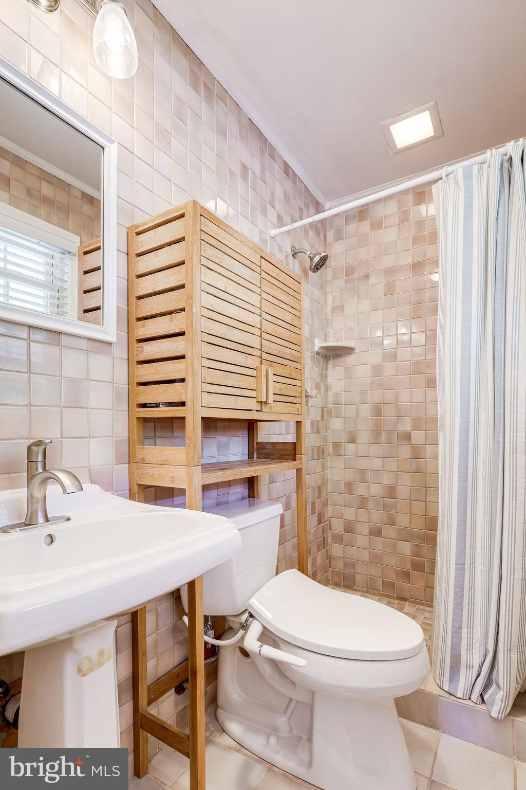 RIVERSIDE TERRACE - Residential Lease