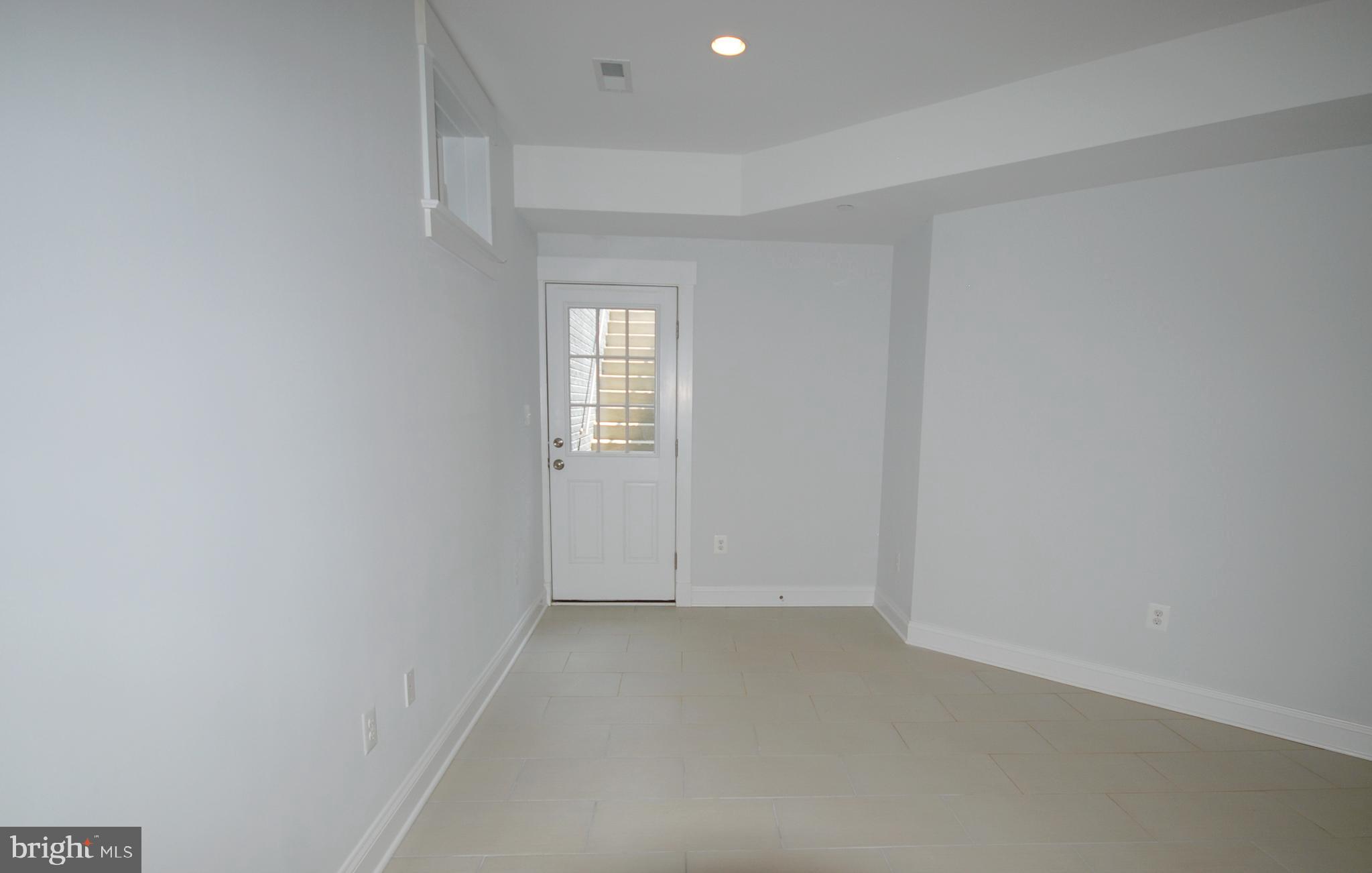 HUNTINGTON TERRACE - Residential Lease