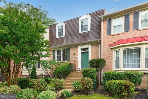 Photo of 7503 Amesbury Court, ALEXANDRIA, VA 22315 (MLS # VAFX2306900)