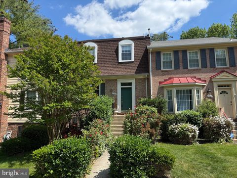Photo of 7503 Amesbury Court, ALEXANDRIA, VA 22315 (MLS # VAFX2306900)