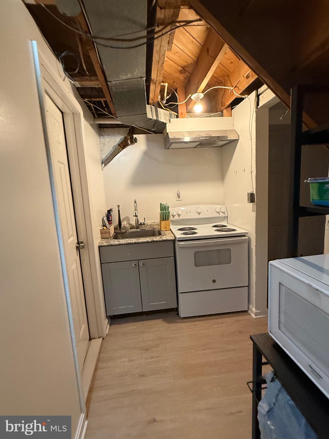 HOLMES RUN HEIGHTS - Residential Lease