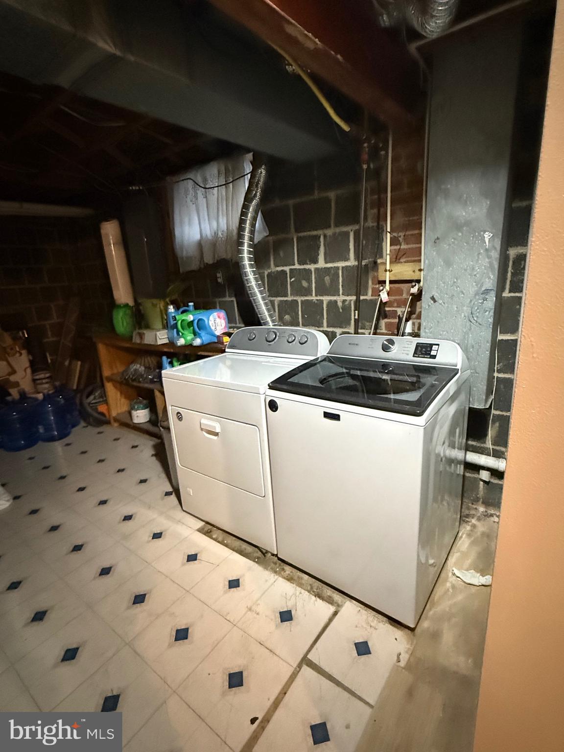 HOLMES RUN HEIGHTS - Residential Lease