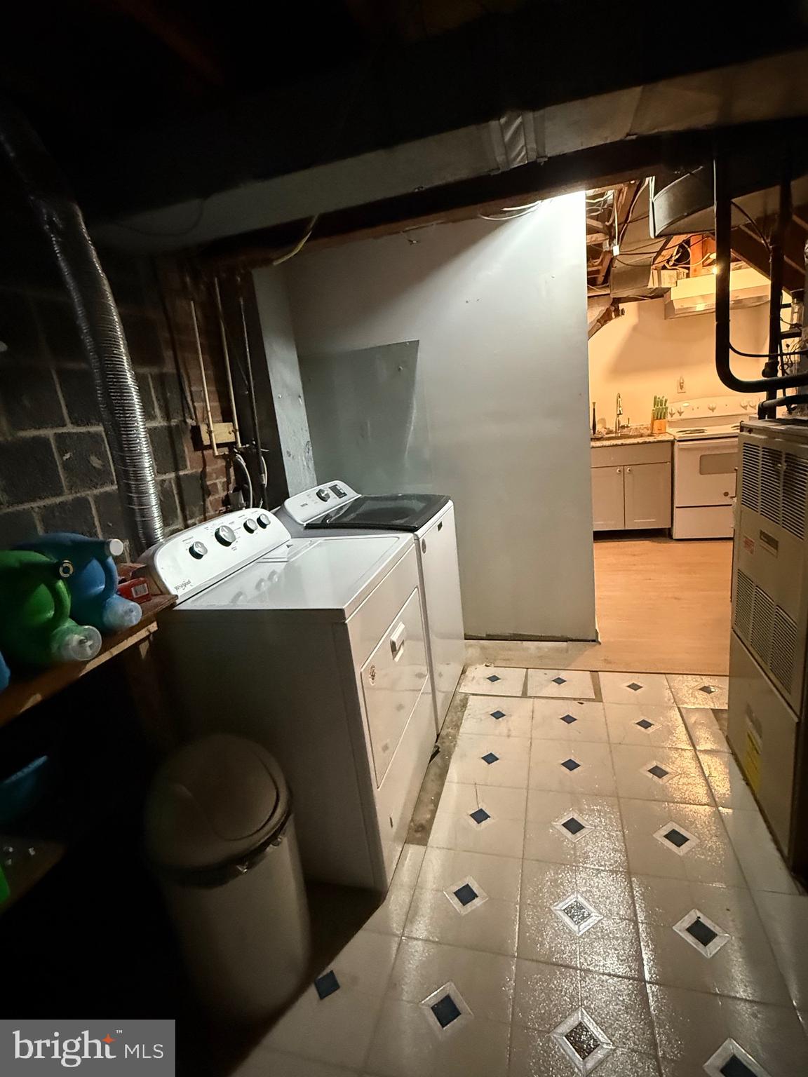 HOLMES RUN HEIGHTS - Residential Lease